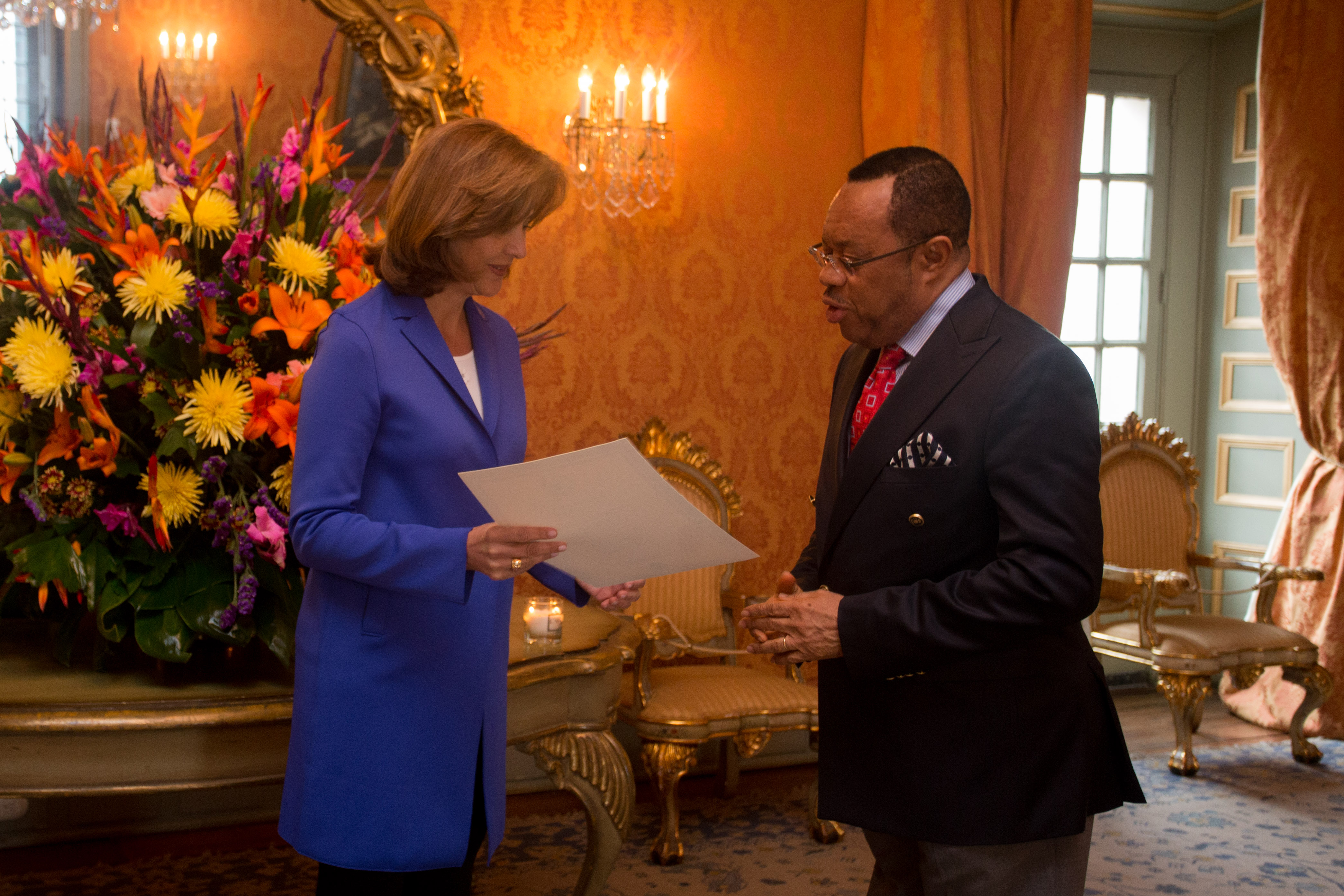 Ministra María Ángela Holguín recibió las copias de cartas credenciales del Embajador de Nigeria, Martins Nyong Cobham