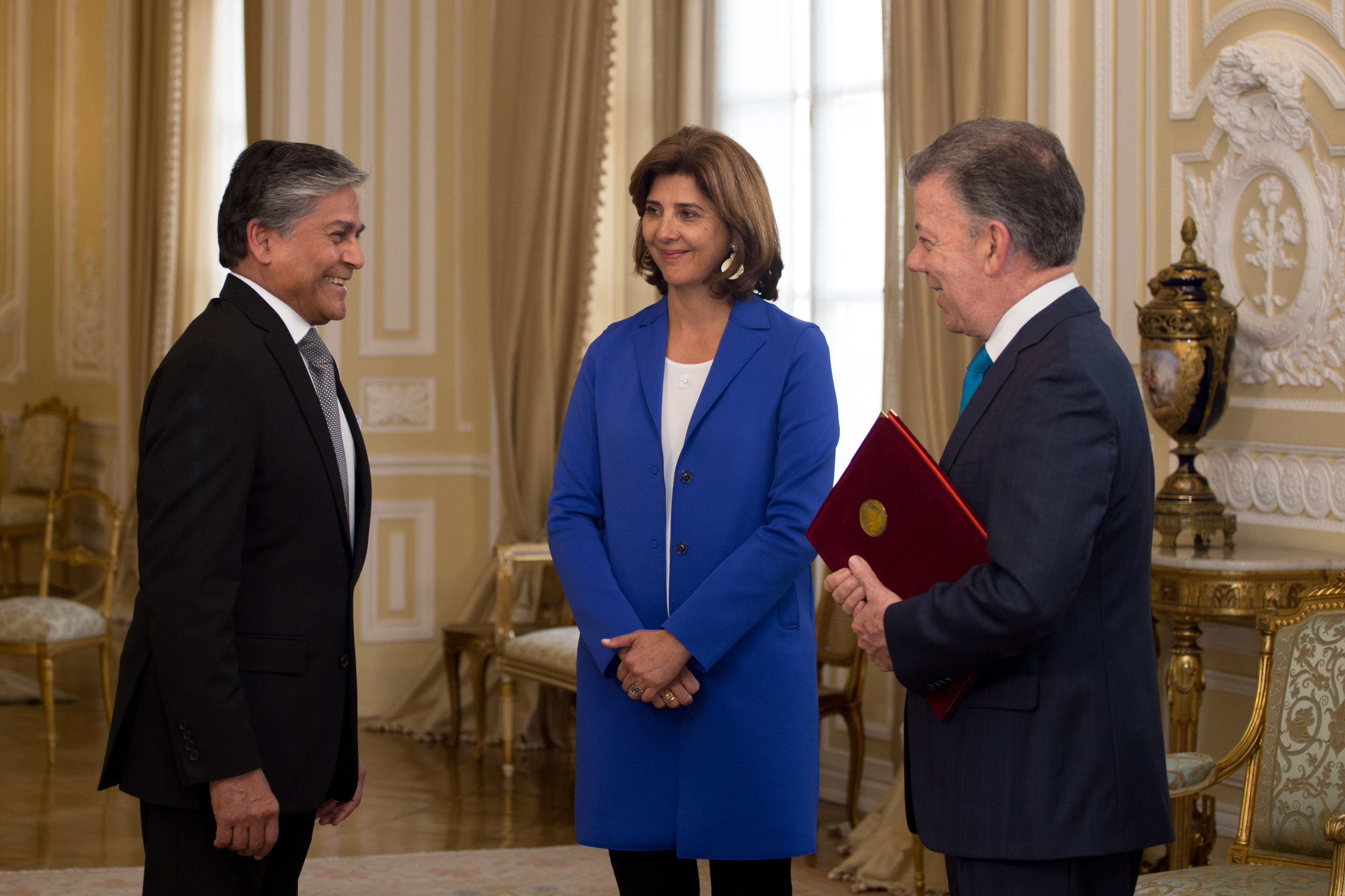 Presidente Santos recibió cartas credenciales del Embajador de Bangladés, Mohammad Ziauddin