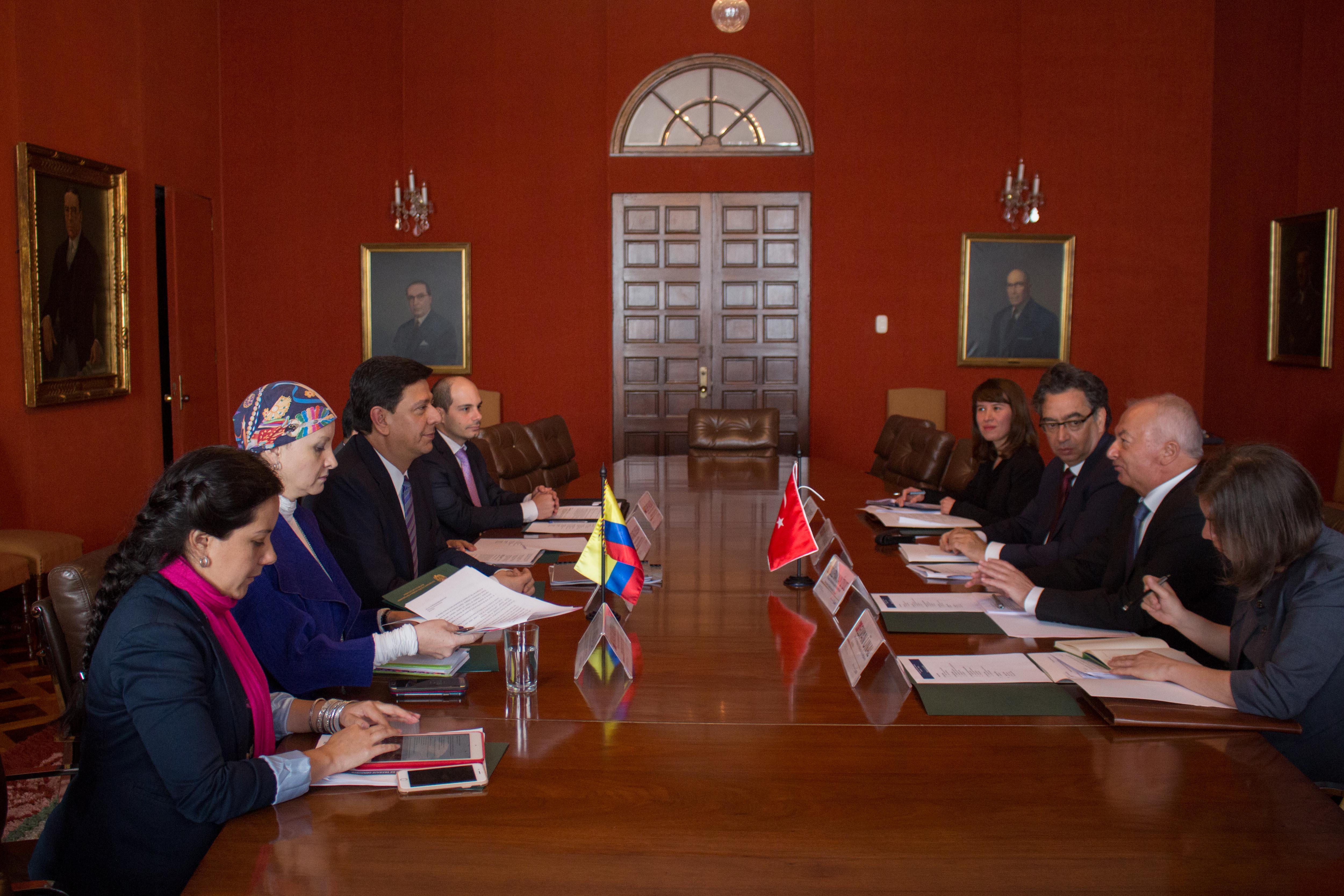 Asuntos políticos, económicos, culturales y de cooperación fueron tratados durante la reunión de Consultas Políticas entre Colombia y Turquía