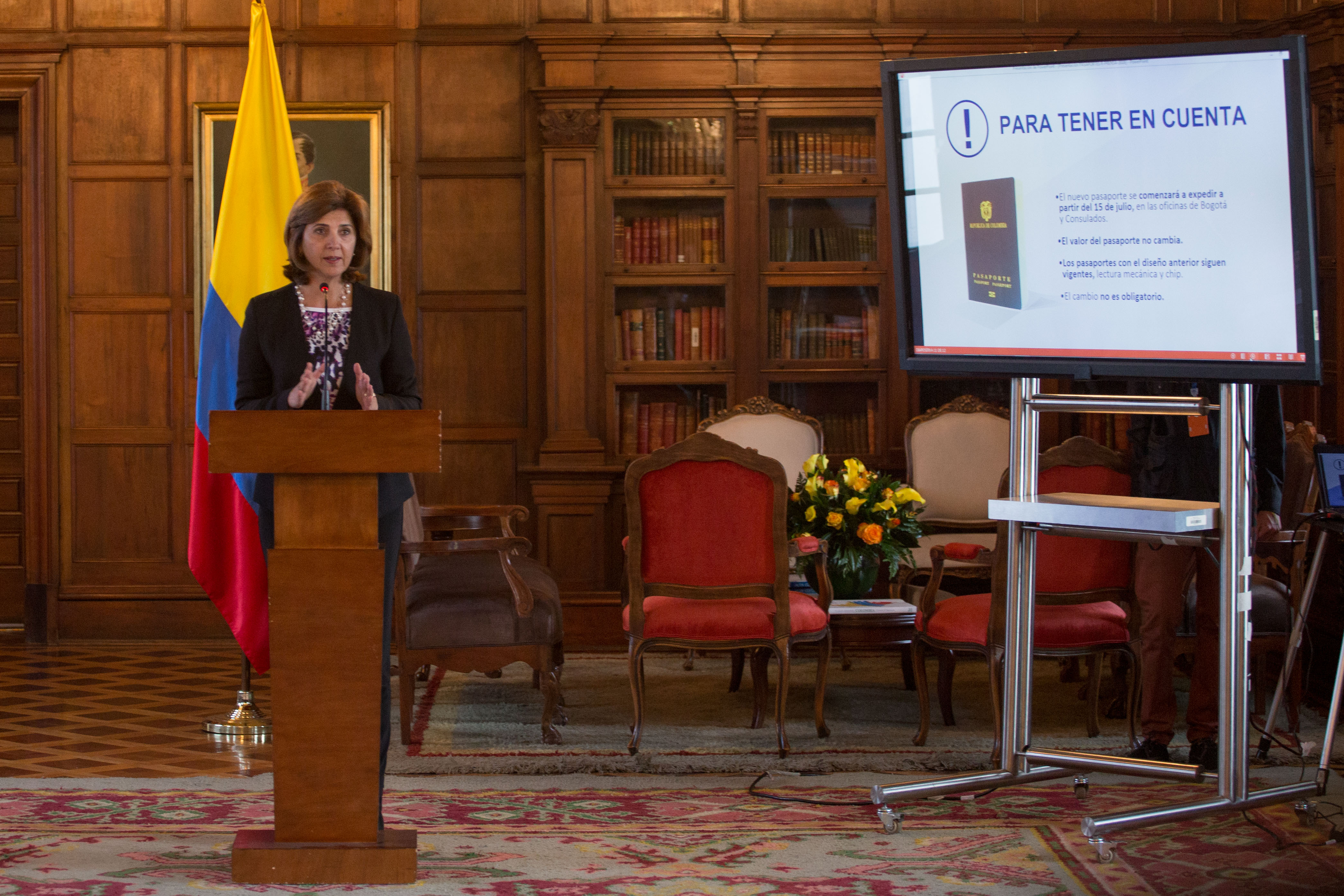 La Cancillería presenta el nuevo pasaporte colombiano con altos estándares de seguridad y con lo mejor de nuestros paisajes