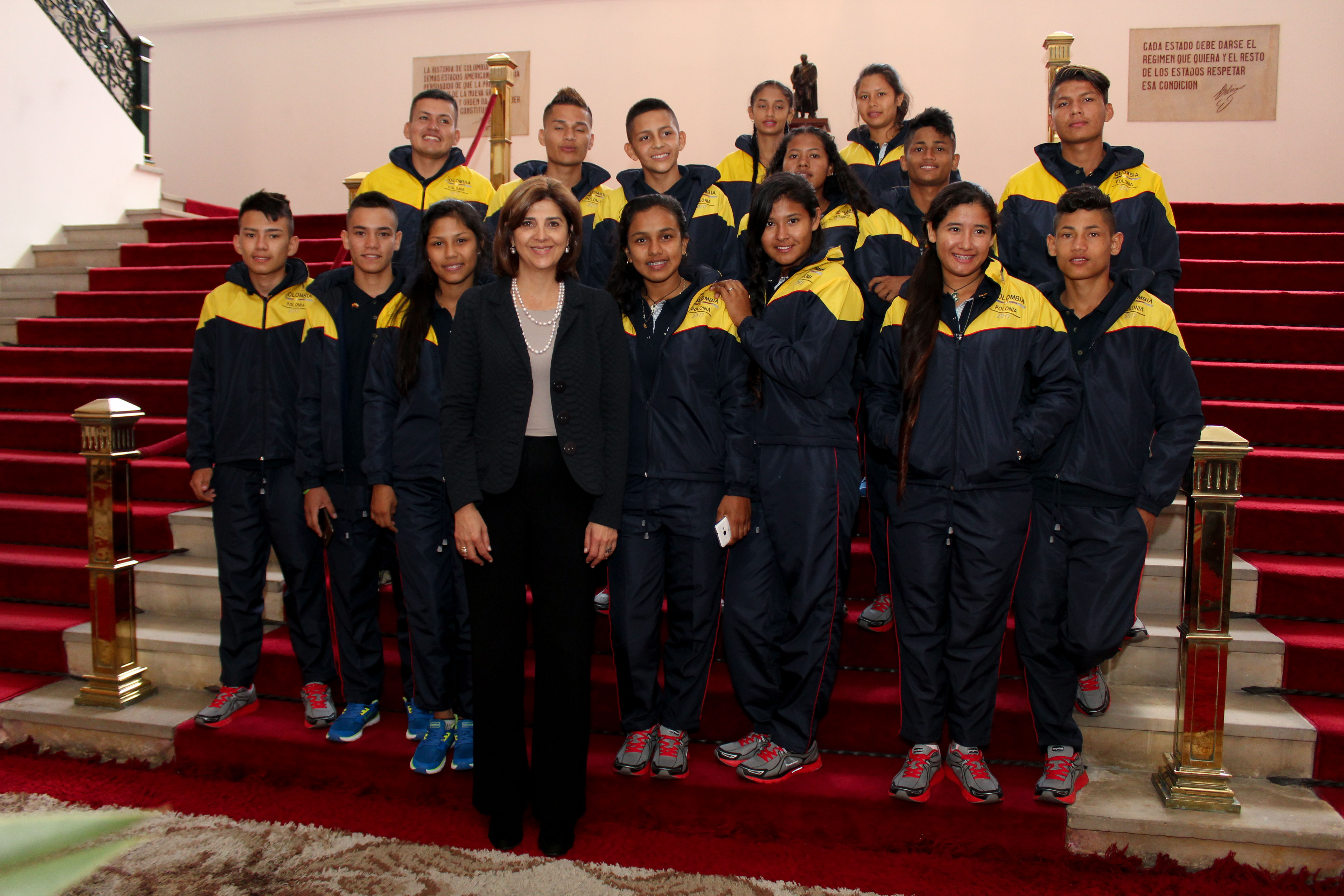 Cancillería despidió a jóvenes de Puerto Leguízamo que viajan a Polonia para vivir un intercambio de Diplomacia Deportiva