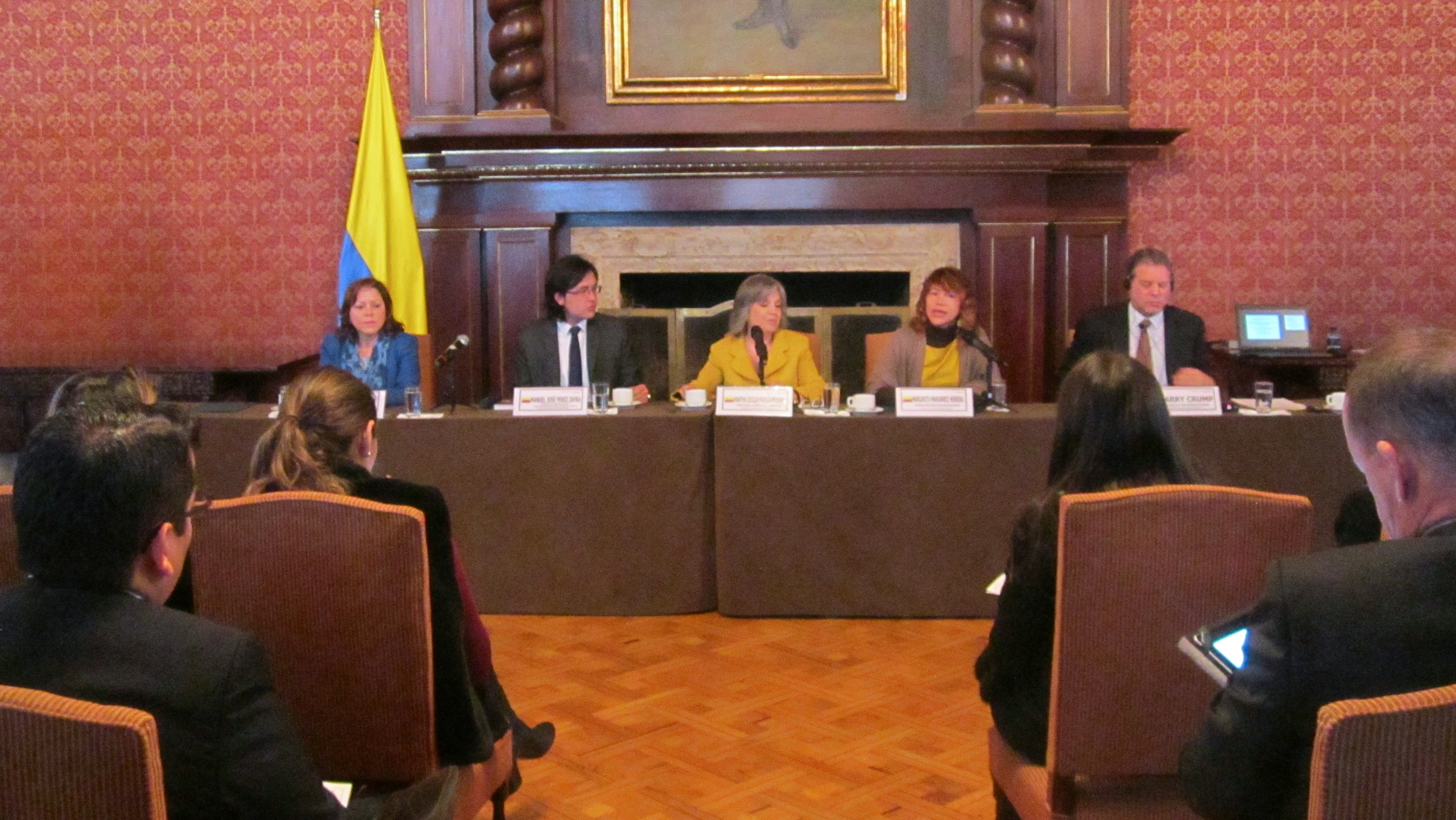 Gracias a un trabajo coordinado entre la Academia Diplomática, la Asociación Diplomática y el FEMDI, se llevó a cabo el seminario-taller ‘manejo de negociaciones complejas’ 