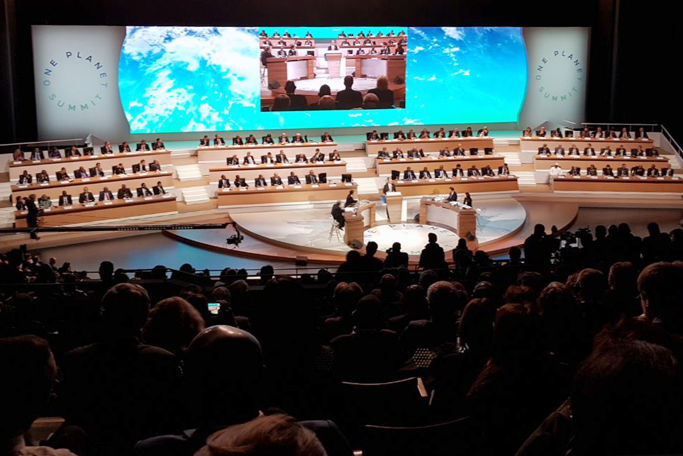 Ministra de Relaciones Exteriores María Ángela Holguín lidera el equipo de Colombia en la Cumbre One Planet en París