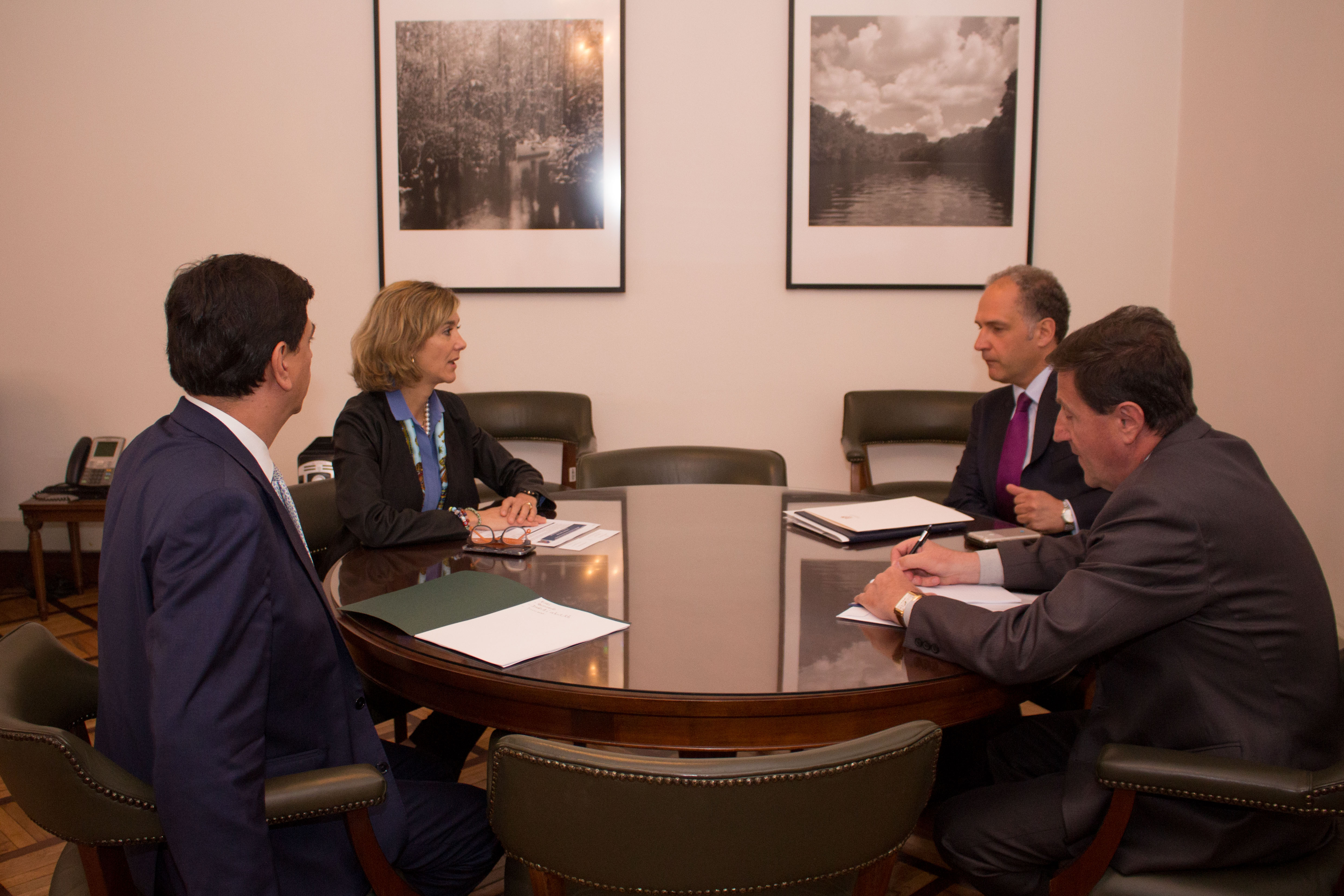 Director de Asuntos Políticos del MRE de Serbia sostuvo reunión con la Viceministra Patti Londoño y el Director de Europa, Juan Guillermo Castro