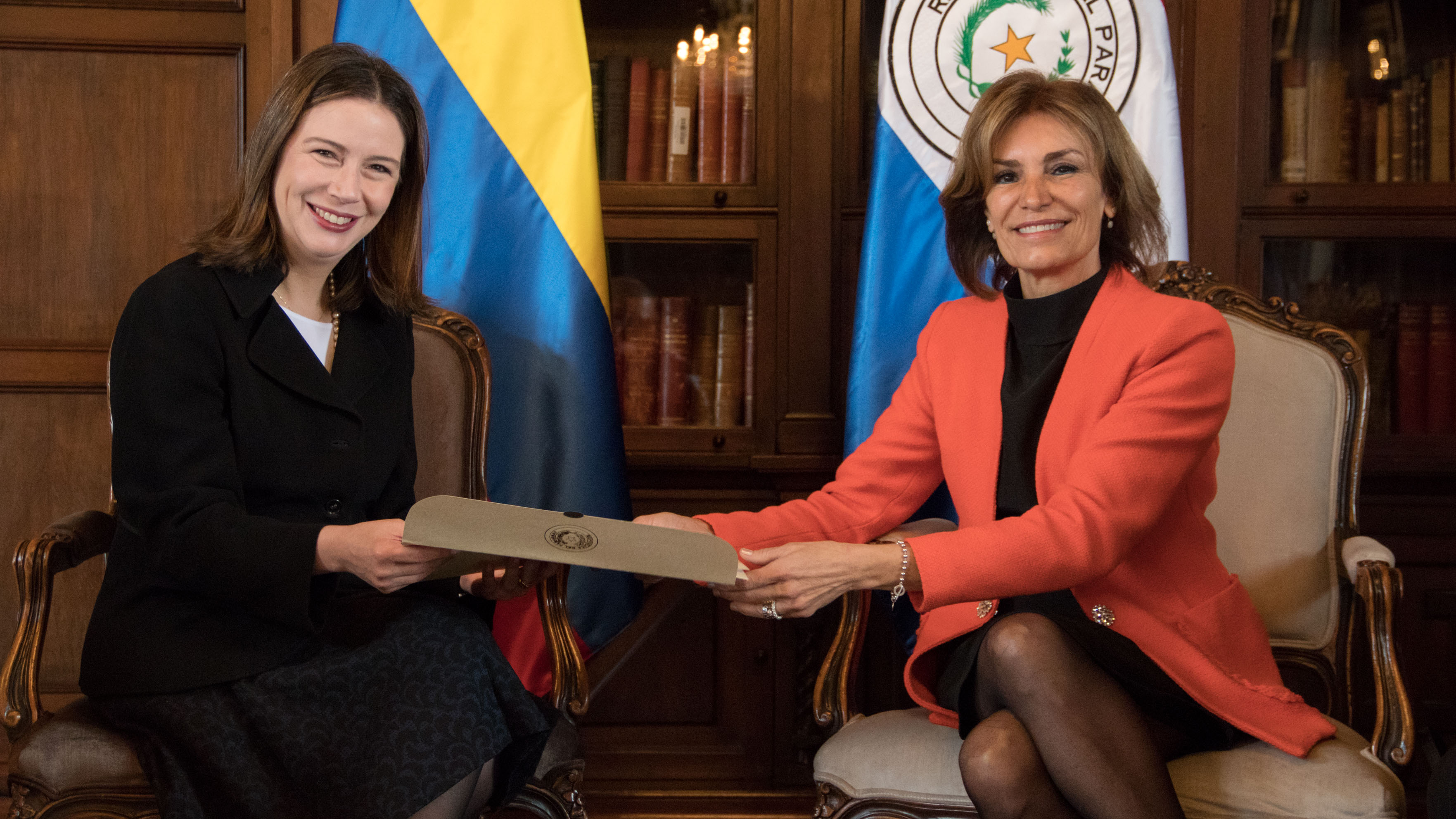 Viceministra Adriana Mejía recibió copias de cartas credenciales de la Embajadora de República de Paraguay en Colombia