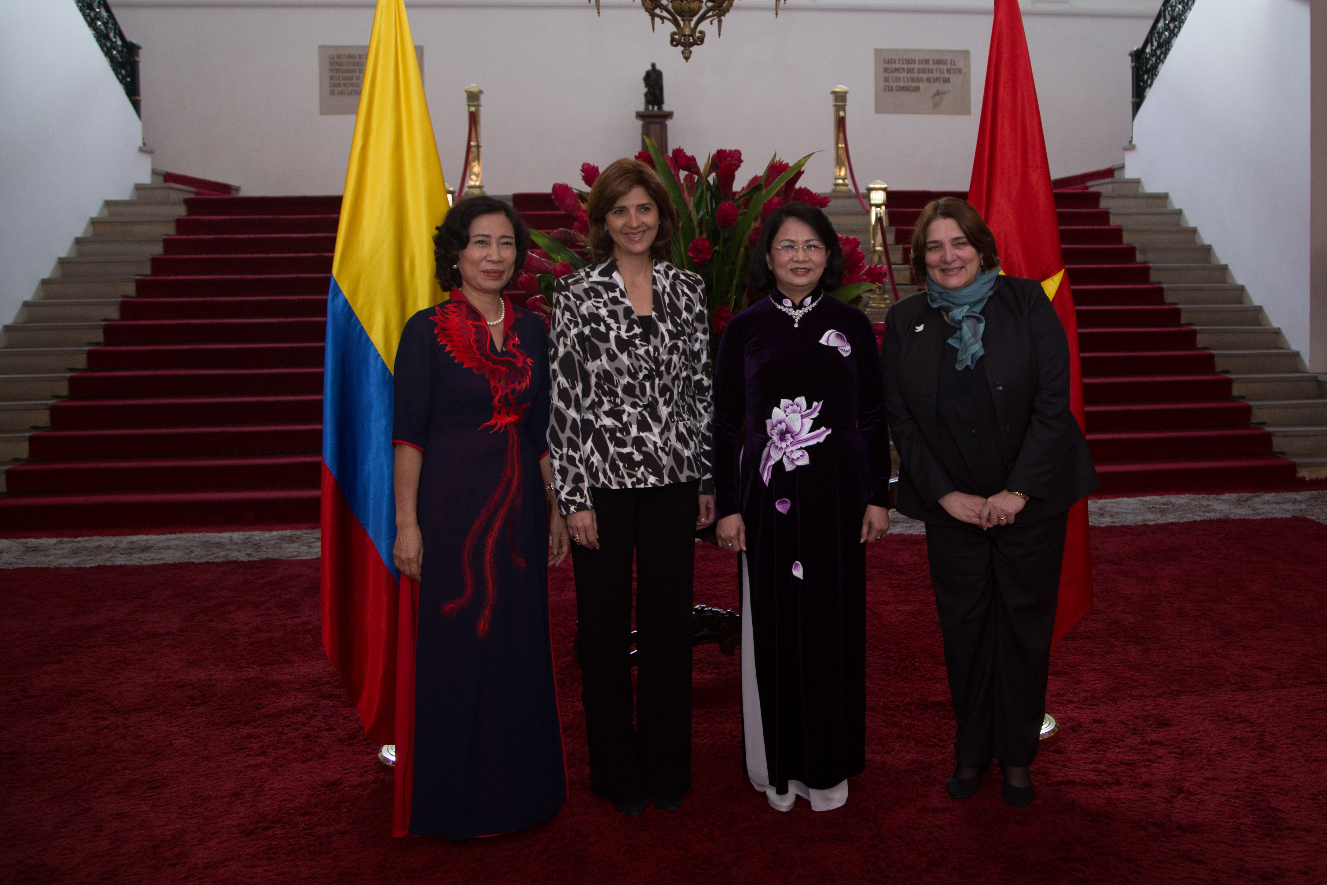 Canciller Holguín y Vicepresidenta Ngoc Thinh coincidieron en que Colombia y Vietnam trabajarán en el fortalecimiento de las relaciones 