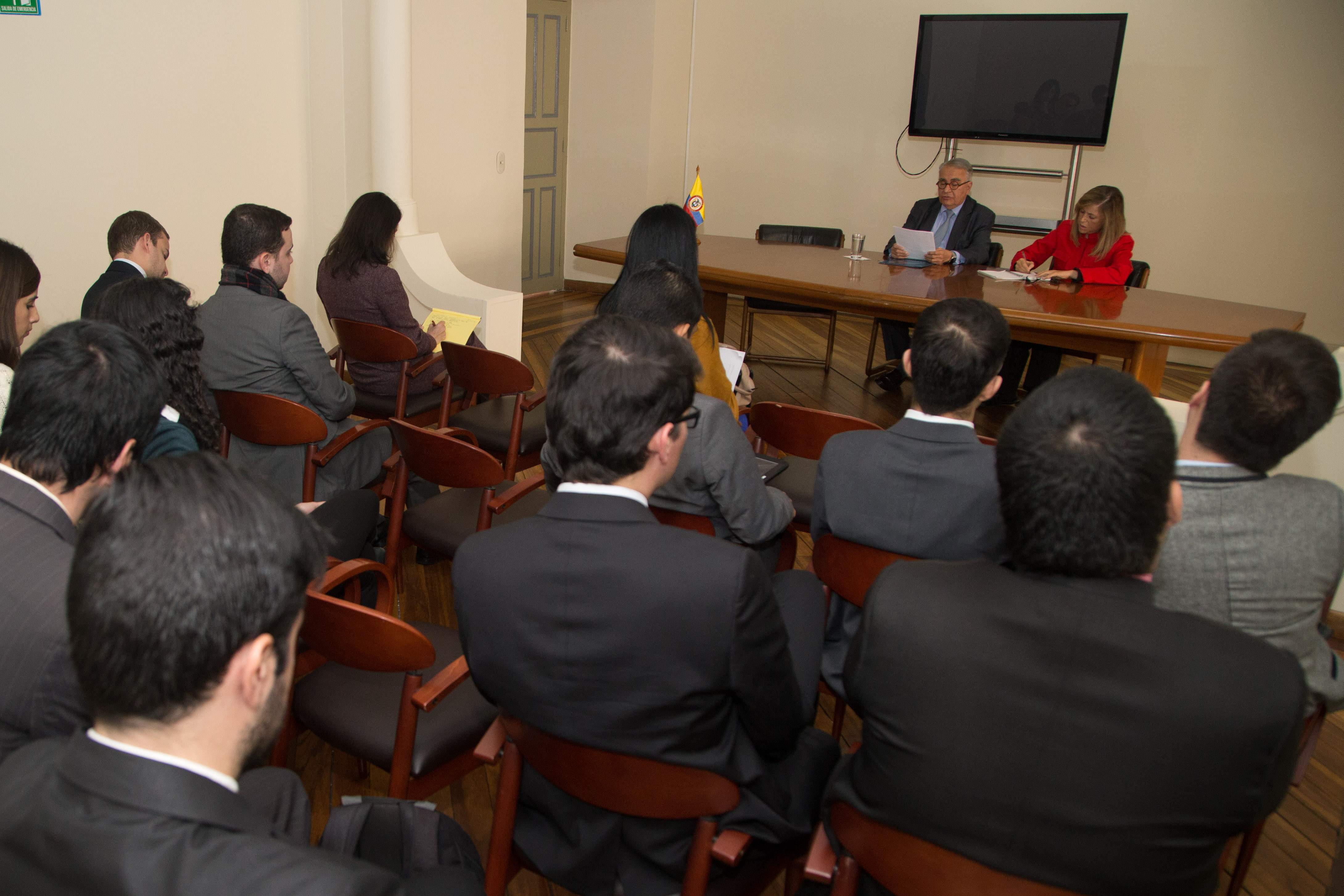 Estudiantes de Academia Diplomática realizaron un recorrido por la evolución del constitucionalismo en Latinoamérica