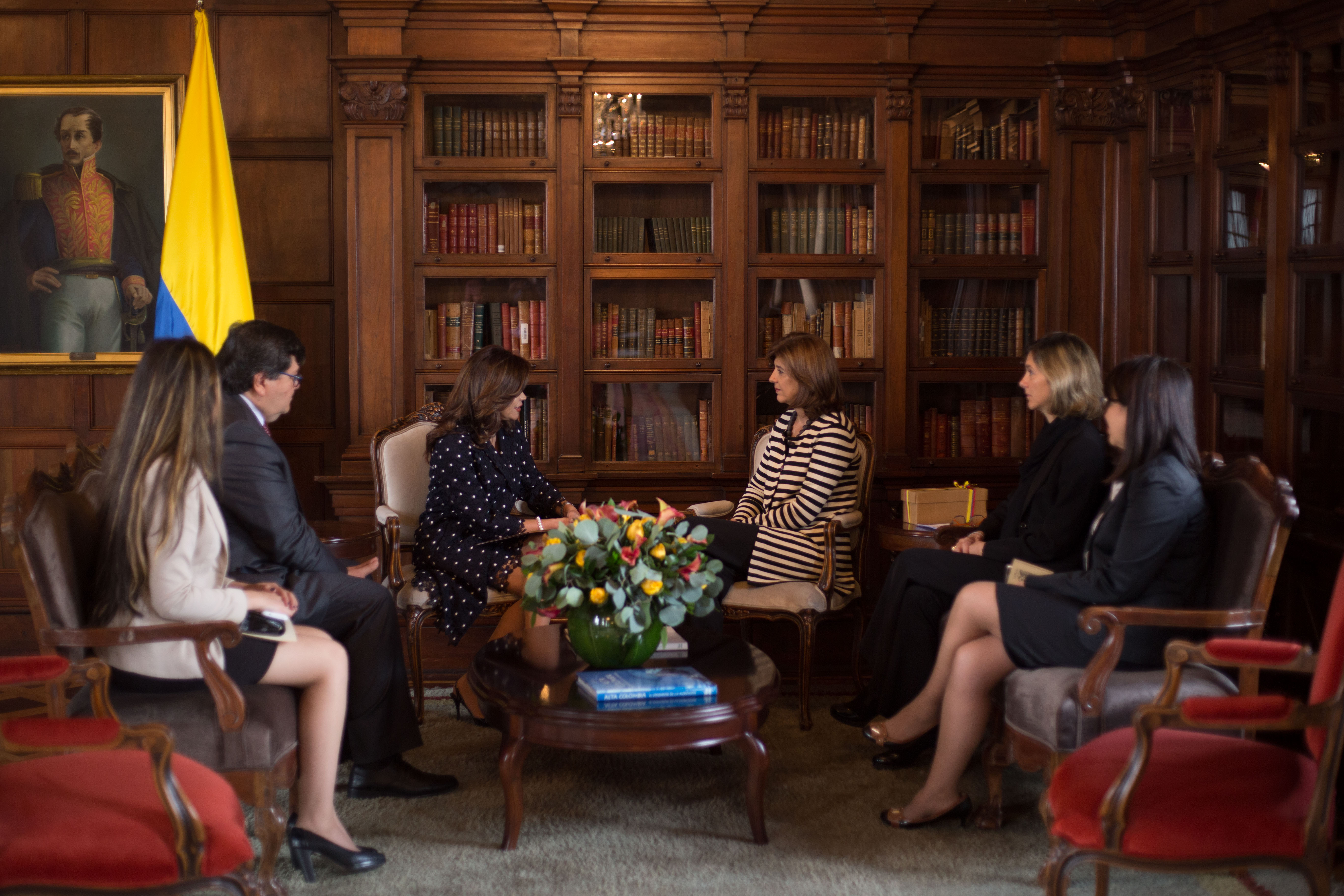 Canciller María Ángela Holguín recibió las copias de cartas credenciales de la nueva Embajadora de México, Blanca María del Socorro Alcalá 