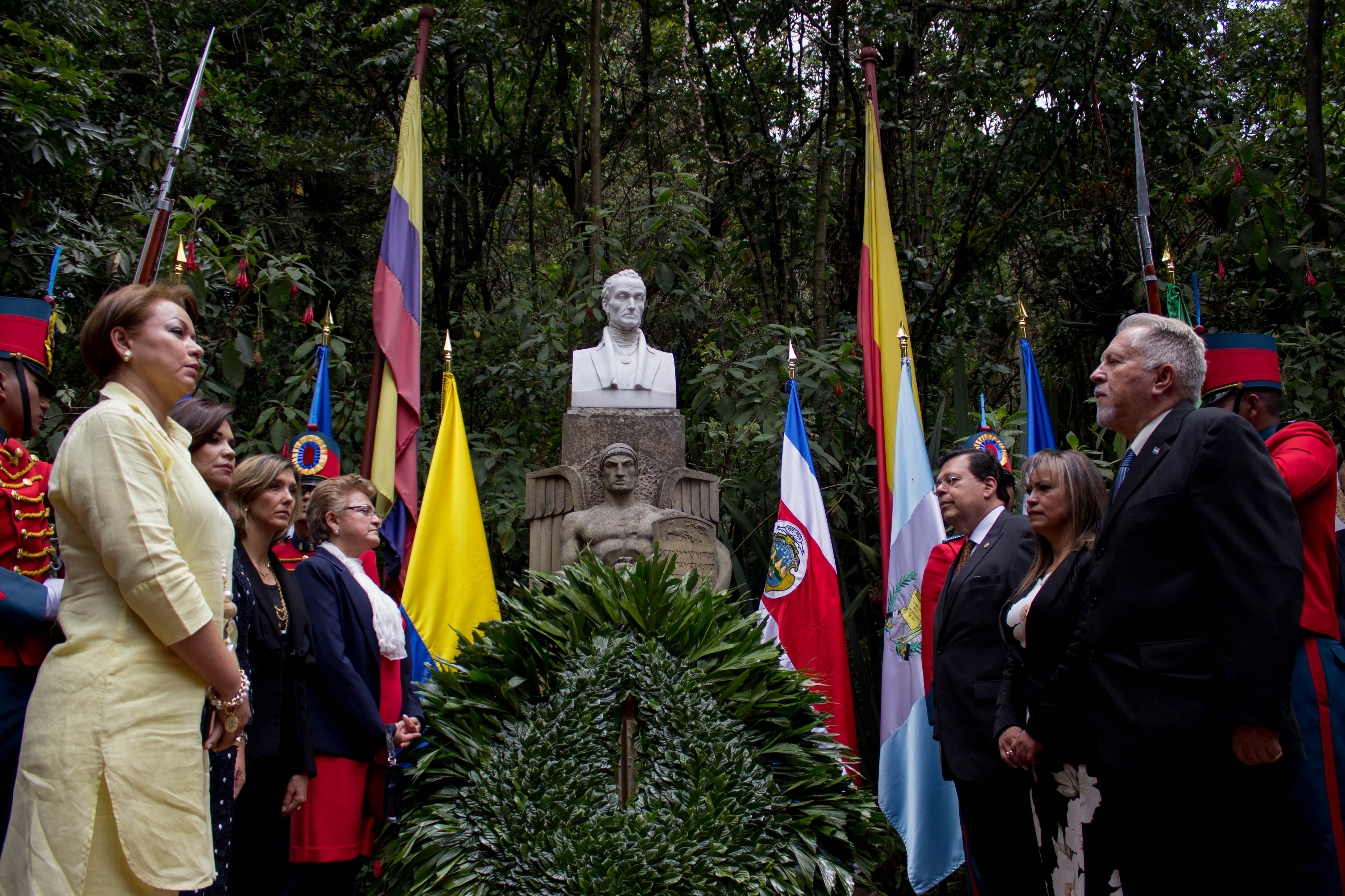 Viceministra Patti Londoño asistió a ofrenda floral en conmemoración de los 196 años de la Independencia de Centroamérica y los 207 de los Estados Unidos Mexicanos