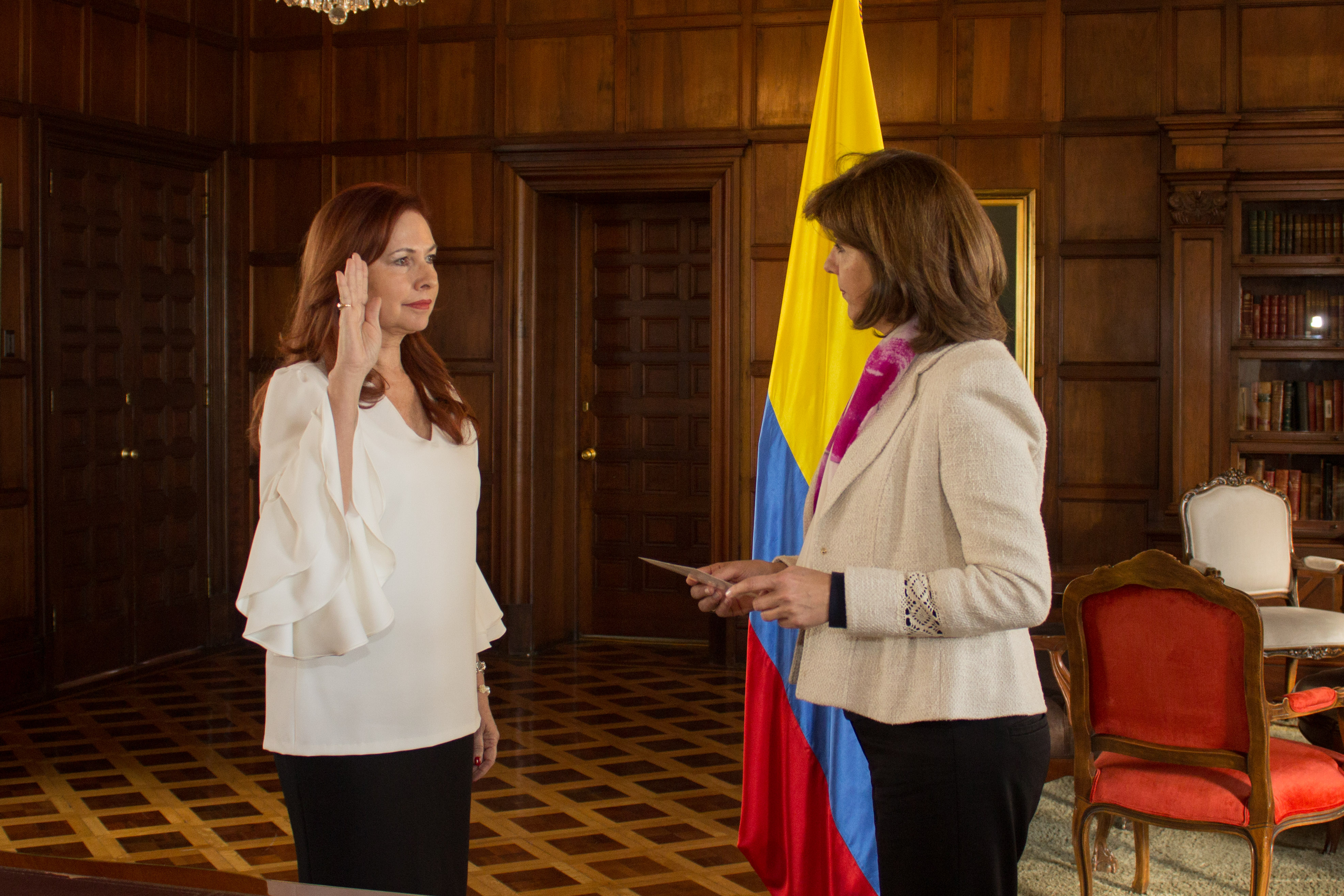Canciller María Ángela Holguín posesionó a Araceli Morales López como Embajadora de Colombia ante Cuba
