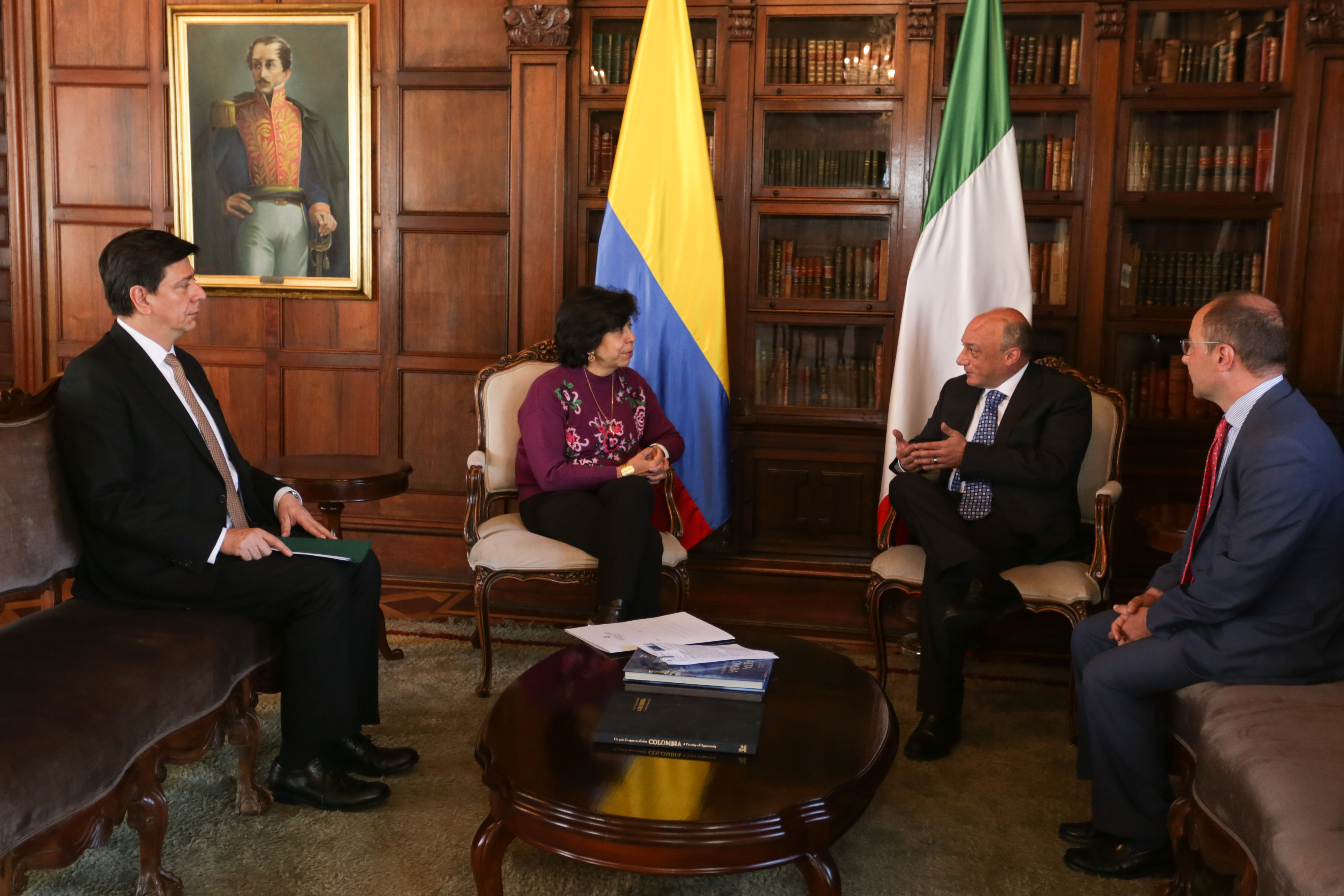 Nuevo Embajador de Italia en Colombia presentó copia de cartas credenciales ante la Canciller encargada, Luz Stella Jara Portilla