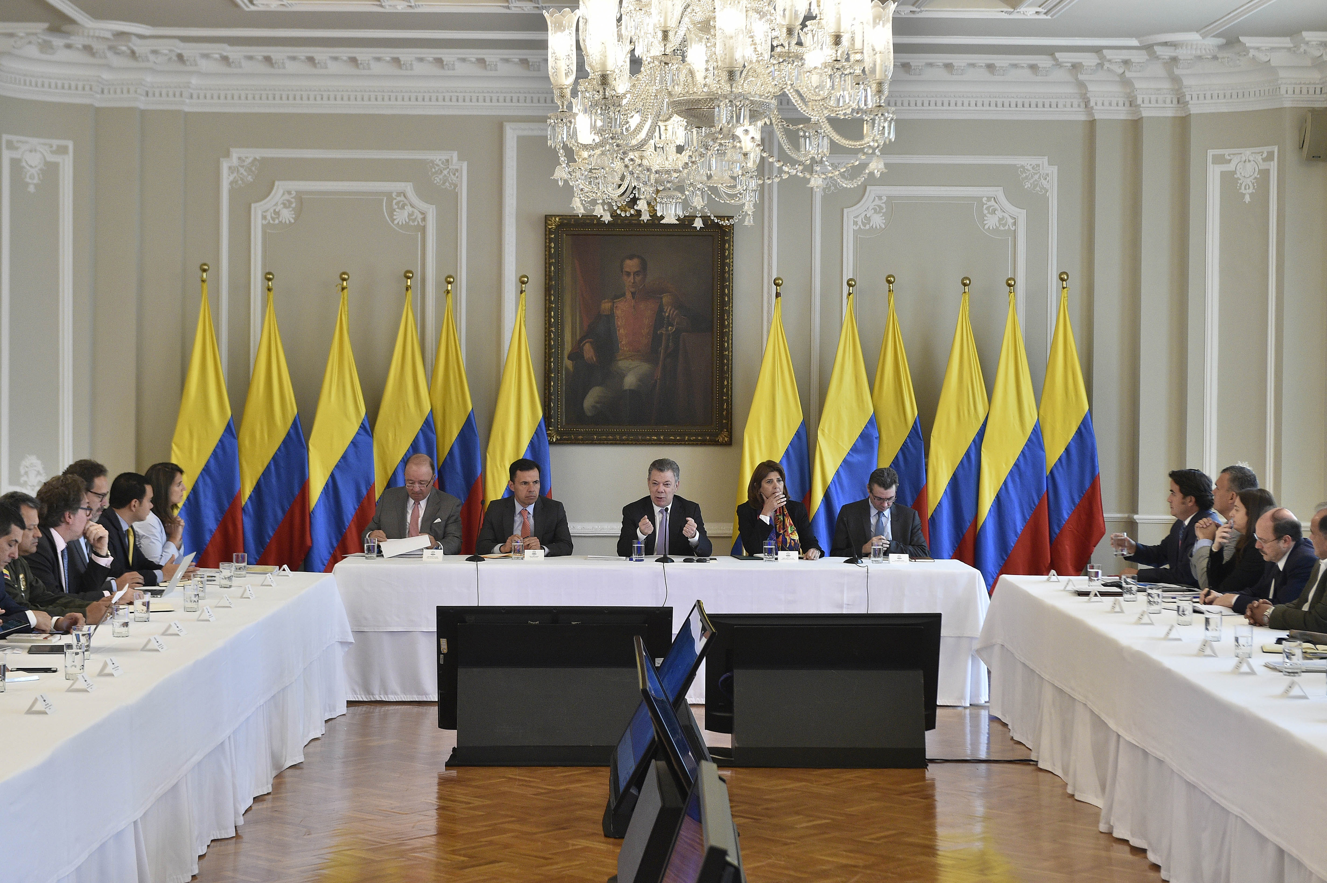 Canciller María Ángela Holguín participó en reunión liderada por Presidente Juan Manuel Santos con gobernadores y alcaldes de la zona de frontera