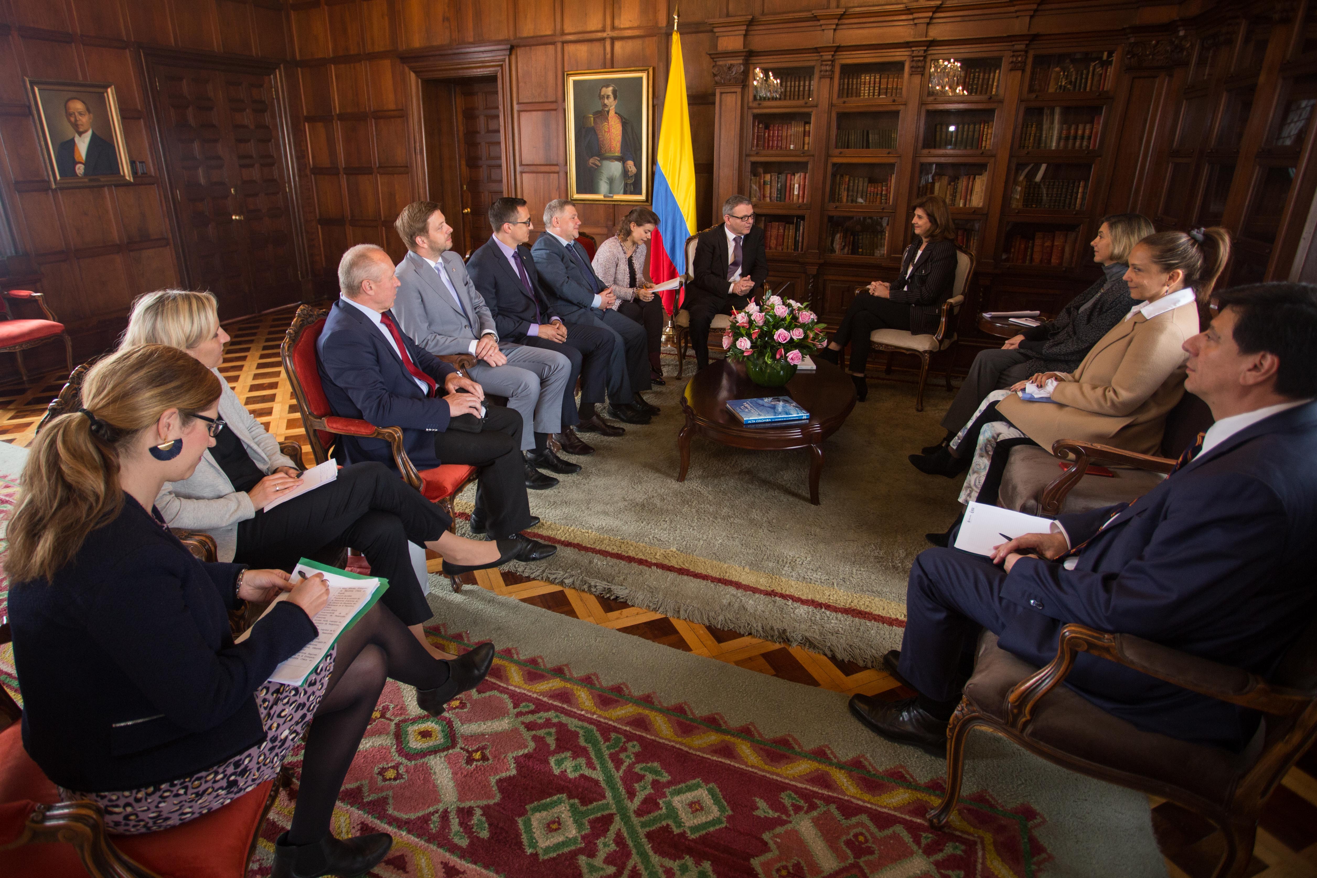 La Canciller Holguín se reunió con la delegación del Comité de Relaciones Exteriores de la Cámara de Representantes del Parlamento de República Checa