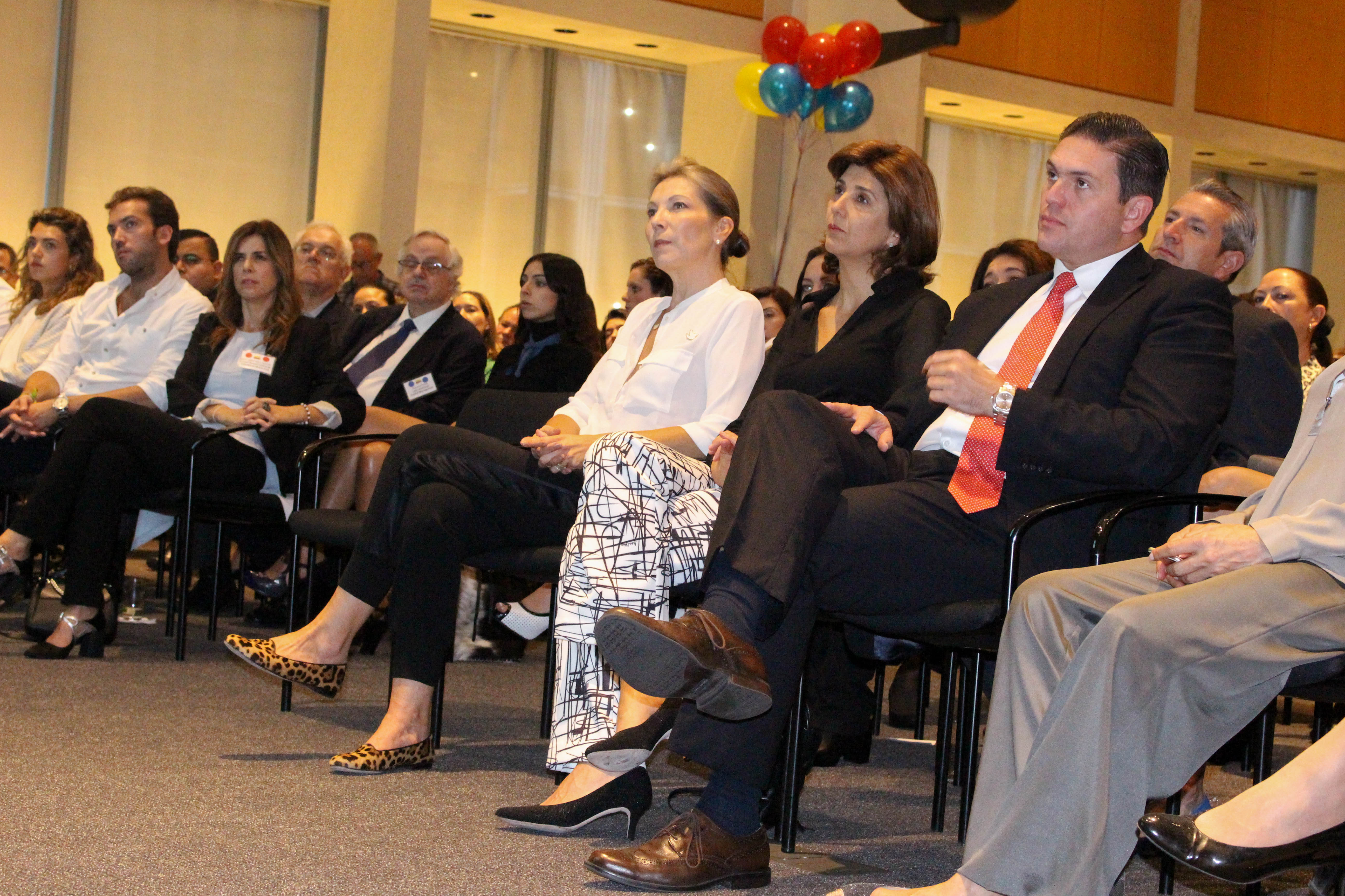 El Plebiscito le va a cambiar la historia al país: Canciller Holguín durante encuentro con miembros de la comunidad colombiana en Nueva York
