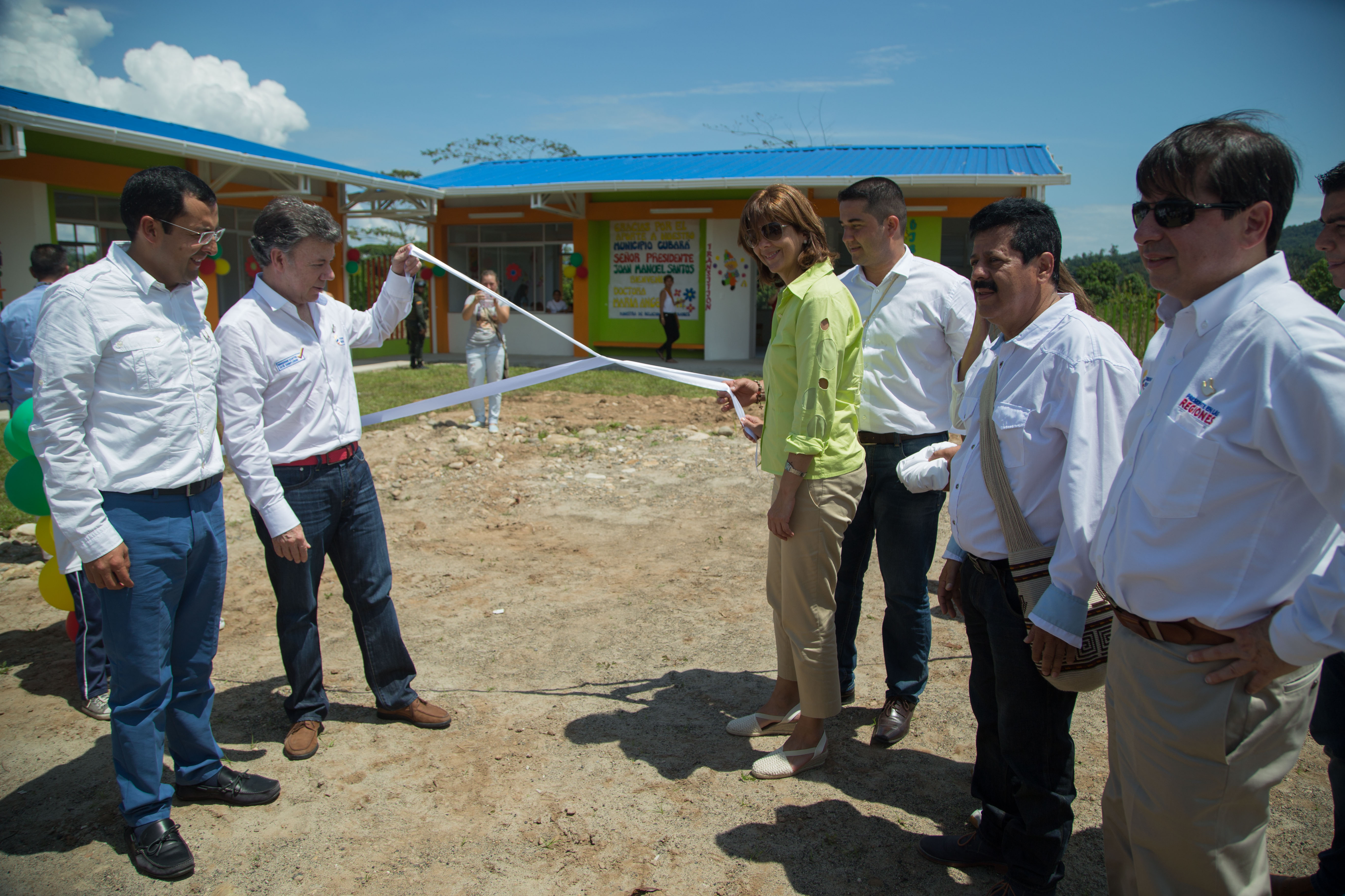 Presidente Juan Manuel Santos y Ministra de Relaciones Exteriores inauguraron proyectos infraestructura educativa y deportiva de Cancillería 