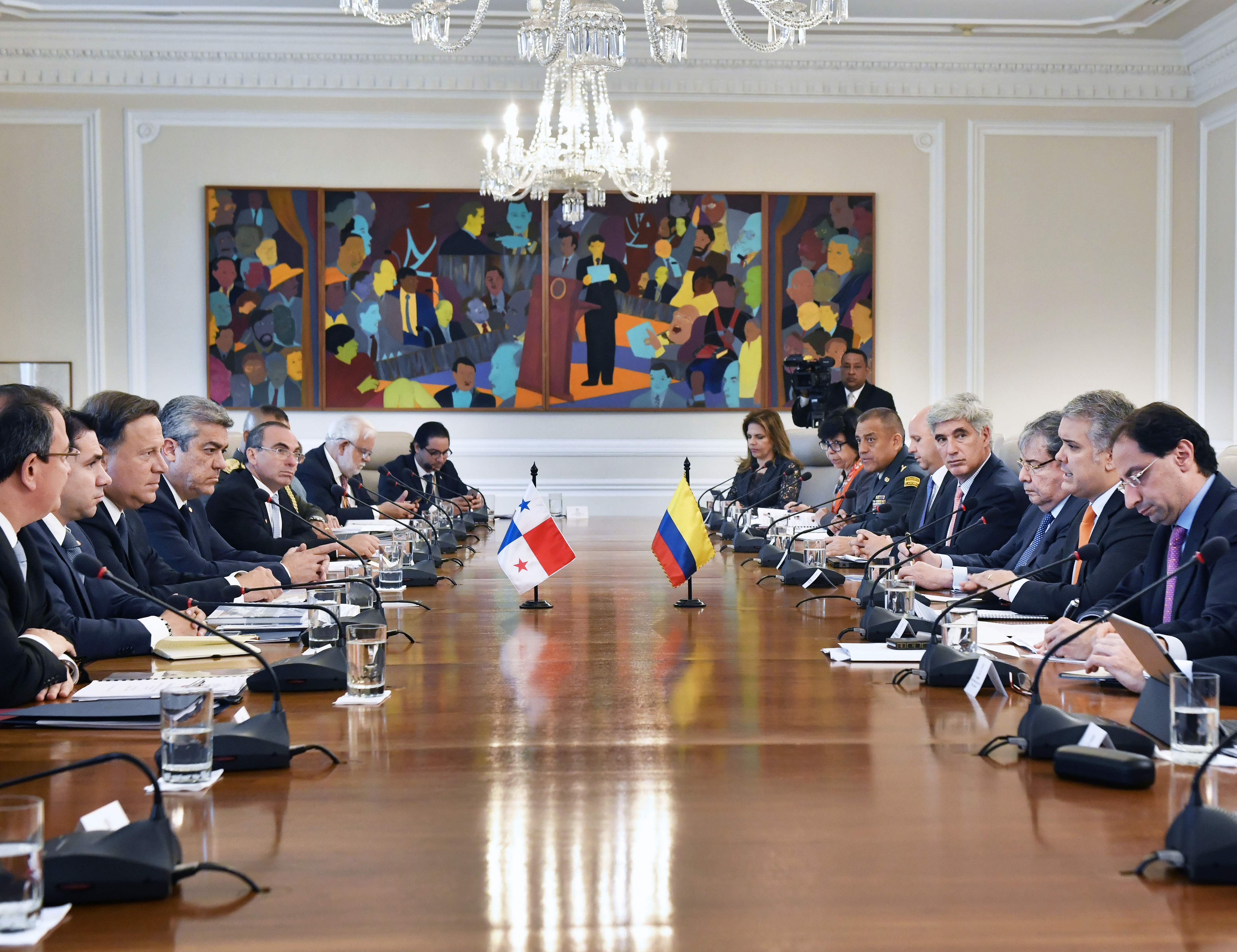 Jefe de Estado de Colombia, Iván Duque Márquez,  y su homólogo panameño, Juan Carlos Varela,  lideraron una reunión ampliada en compañía de sus delegaciones