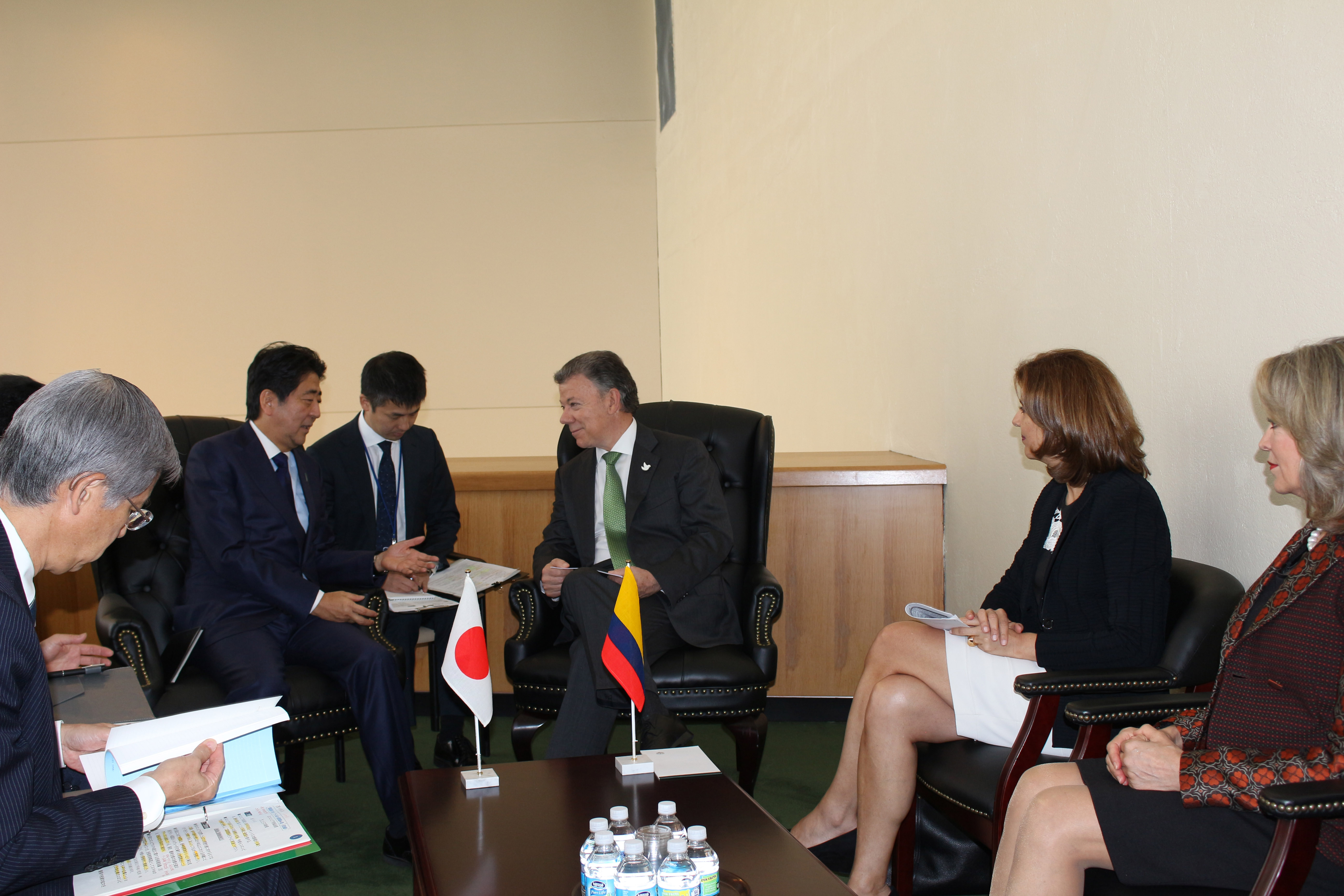 Presidente Santos y Canciller Holguín se reunieron con el Primer Ministro de Japón, Shinzo Abe
