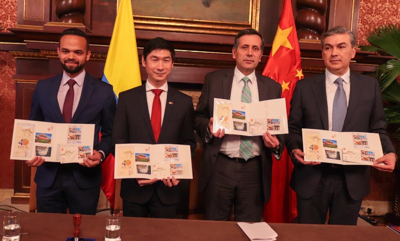 Viceministro de Relaciones Exteriores presidió el acto de lanzamiento de la estampilla conmemorativa del aniversario de relaciones diplomáticas con China