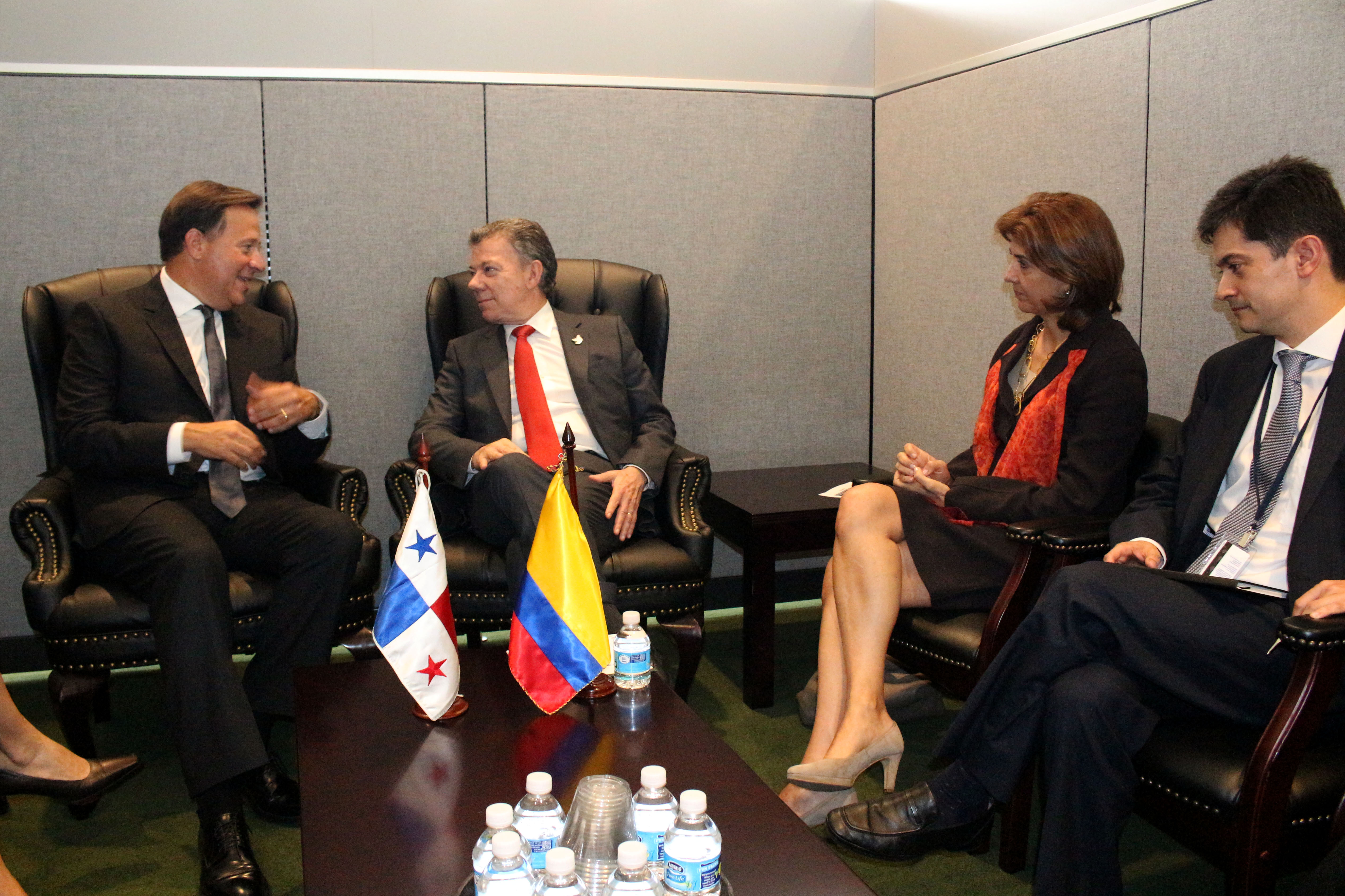 Canciller Holguín acompañó al Presidente Santos en encuentro con el Presidente de Panamá, Juan Carlos Varela