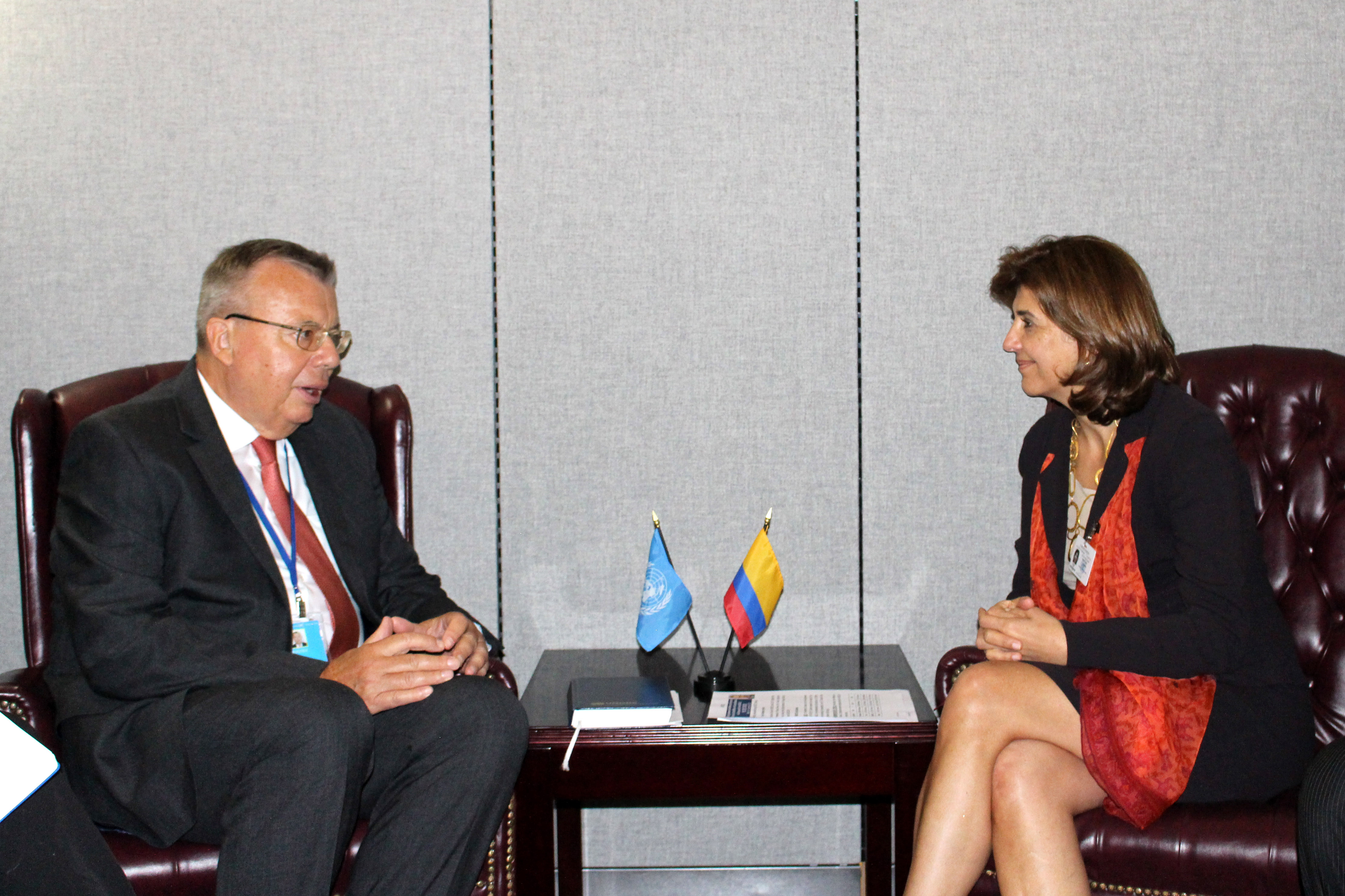 En el marco septuagésimo primer periodo de la Asamblea General de las Naciones Unidas, la Canciller María Ángela Holguín sostuvo una reunión bilateral con Yury Fedotov, Director General de la oficina de Naciones Unidas en Viena y Director Ejecutivo de la Oficina de Naciones Unidas contra la Droga y el Delito (UNODC).