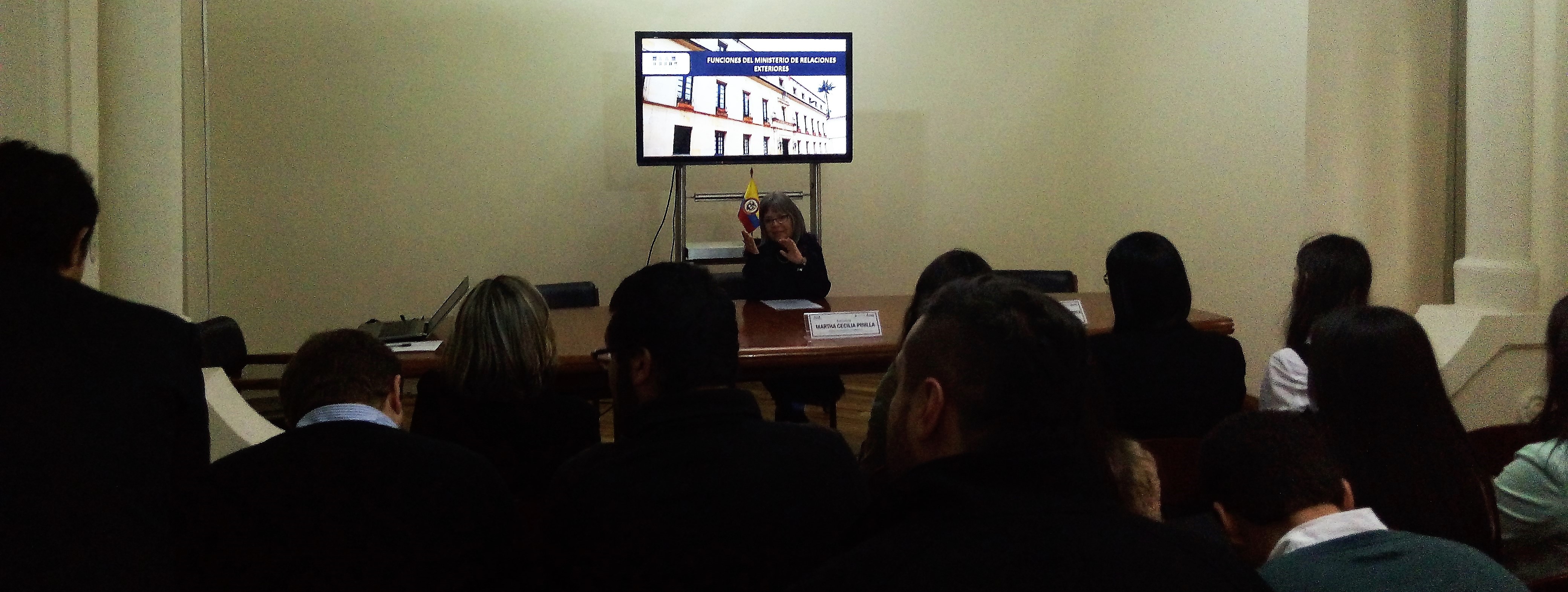 Estudiantes de la Universidad Jorge Tadeo Lozano conocieron las oportunidades que tienen los jóvenes profesionales en el curso de formación de la Academia Diplomática