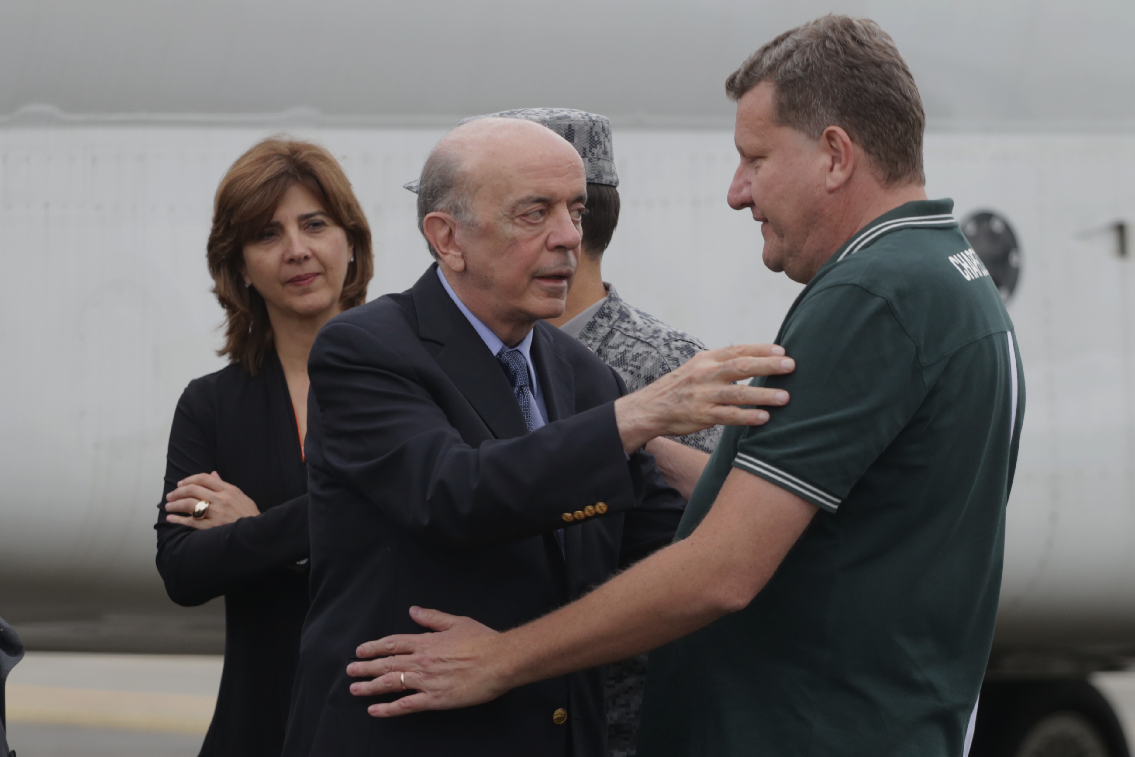 Ministra Holguín transmite a su homólogo brasileño, José Serra, al Alcalde de Chapecó y a los familiares de víctimas del accidente aéreo, sus condolenciasMinistra Holguín transmite a su homólogo brasileño, José Serra, al Alcalde de Chapecó y a los familiares de víctimas del accidente aéreo, sus condolencias