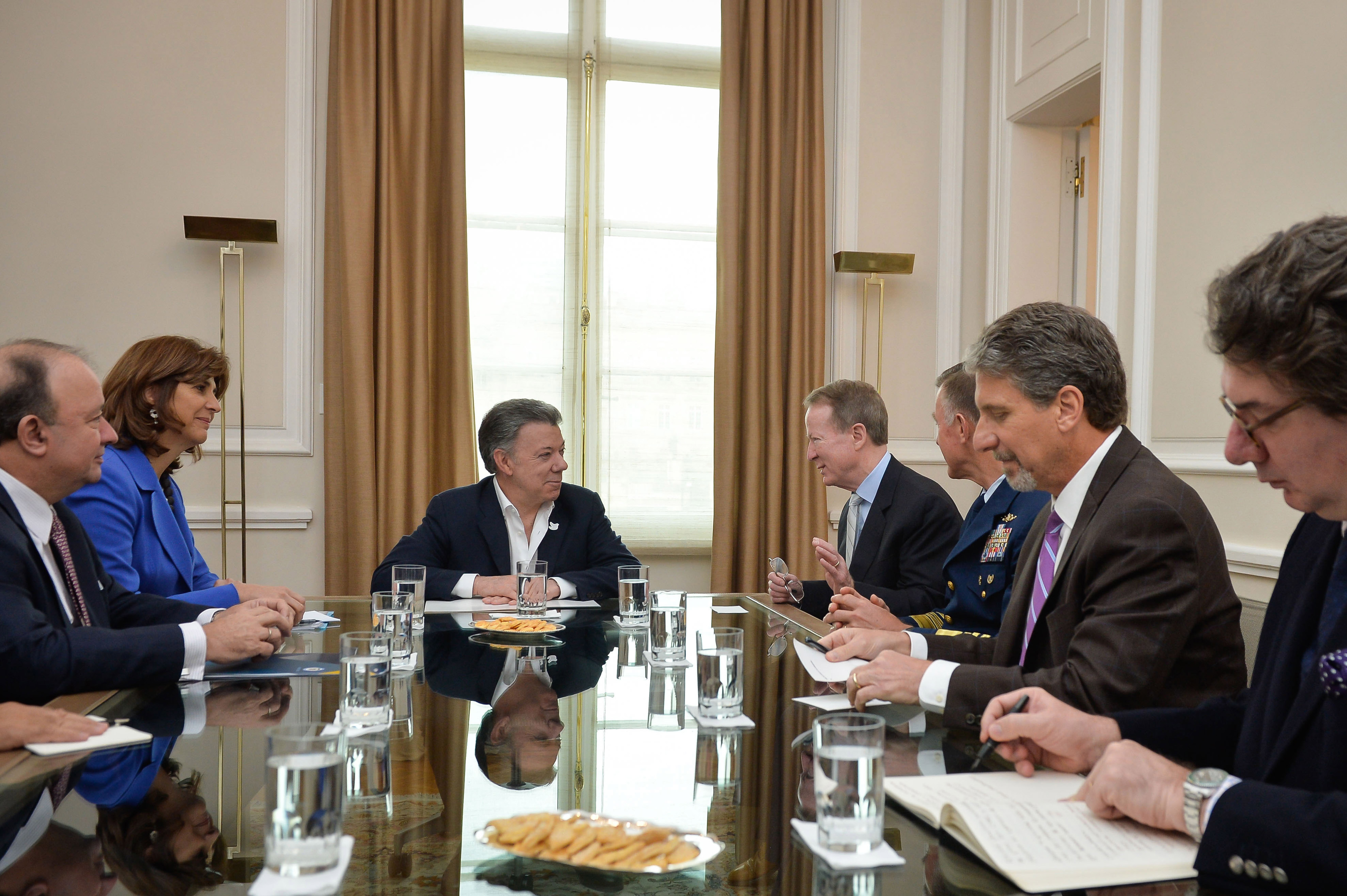 Canciller María Ángela Holguín participó en la reunión que sostuvo el Presidente Juan Manuel Santos con William R. Brownfield, Secretario de Estado Adjunto de EE.UU. para Asuntos Internacionales de Narcóticos y Aplicación de la Ley