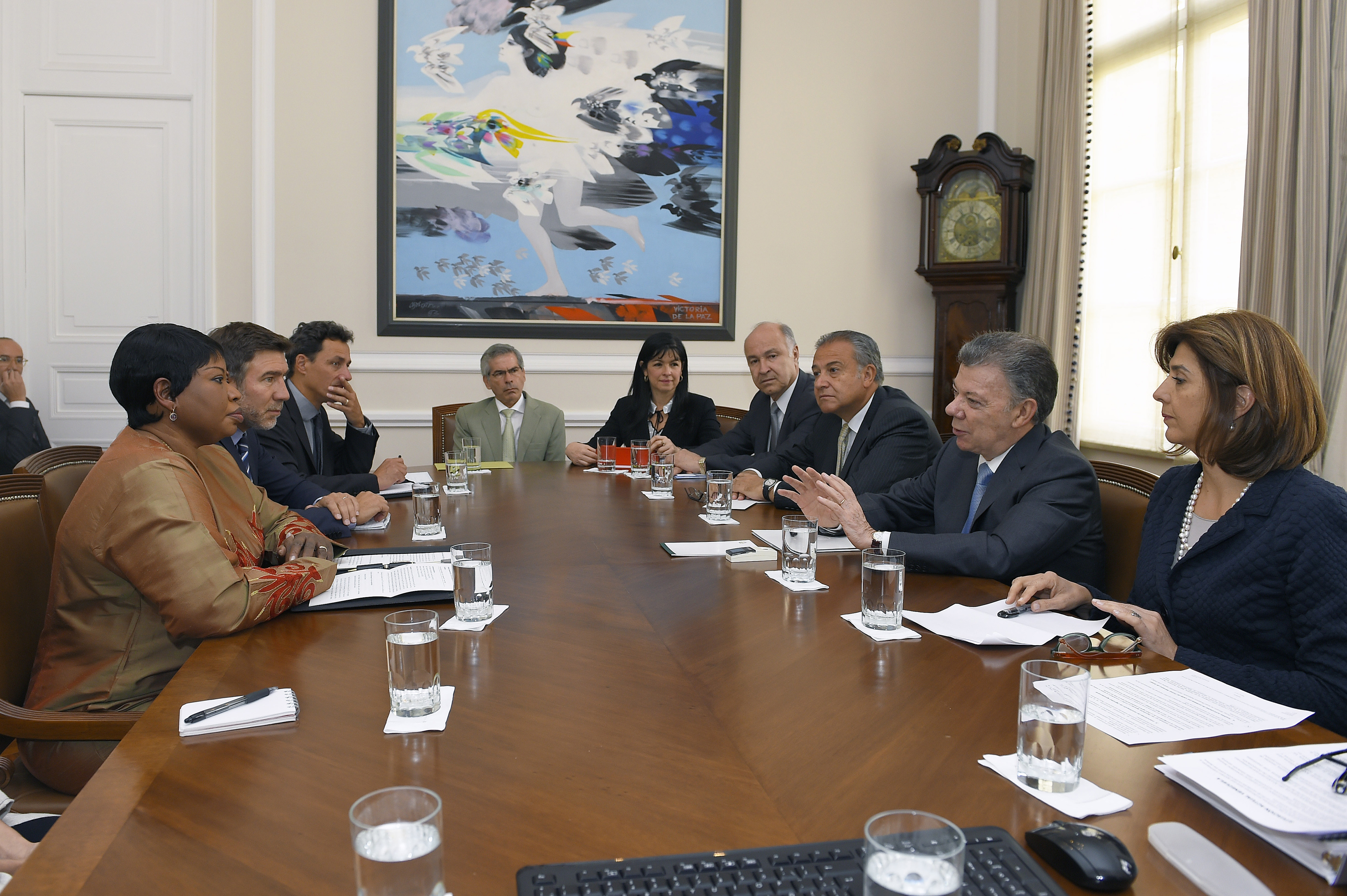 Canciller María Ángela Holguín participó en la reunión que sostuvo el Presidente Juan Manuel Santos con la Fiscal de la Corte Penal Internacional, Fatou Bensouda