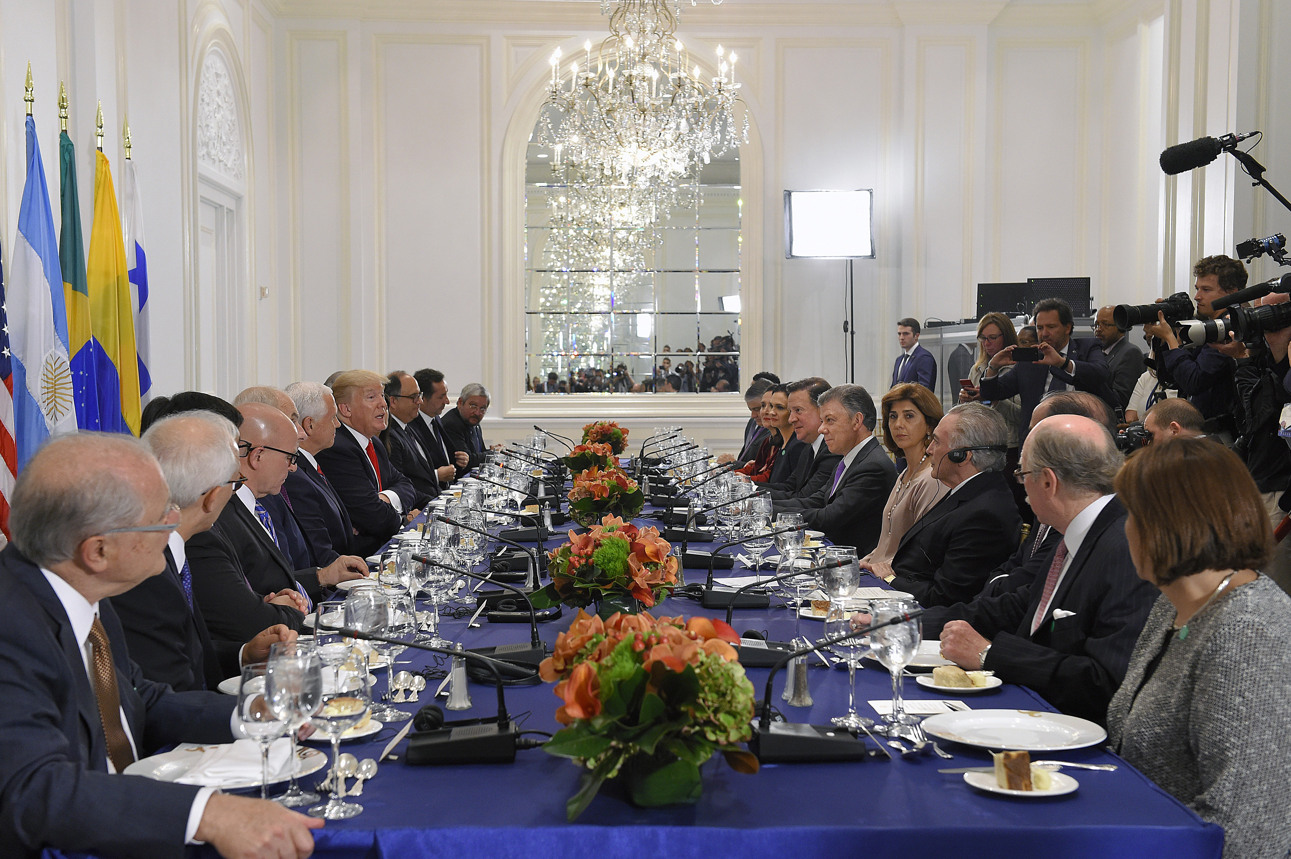 El Presidente Juan Manuel Santos y la Canciller María Ángela Holguín asistieron a una reunión de mandatarios latinoamericanos con el Presidente de Estados Unidos