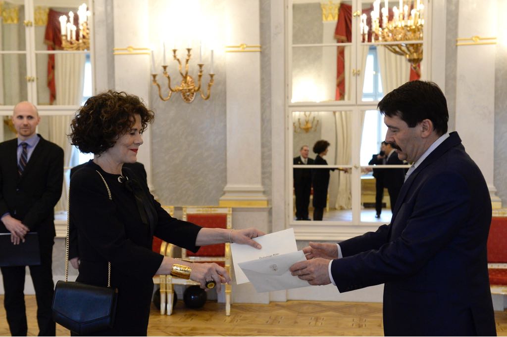 Embajadora Ana Piedad Jaramillo presentó sus cartas credenciales ante el Presidente de la República de Hungría