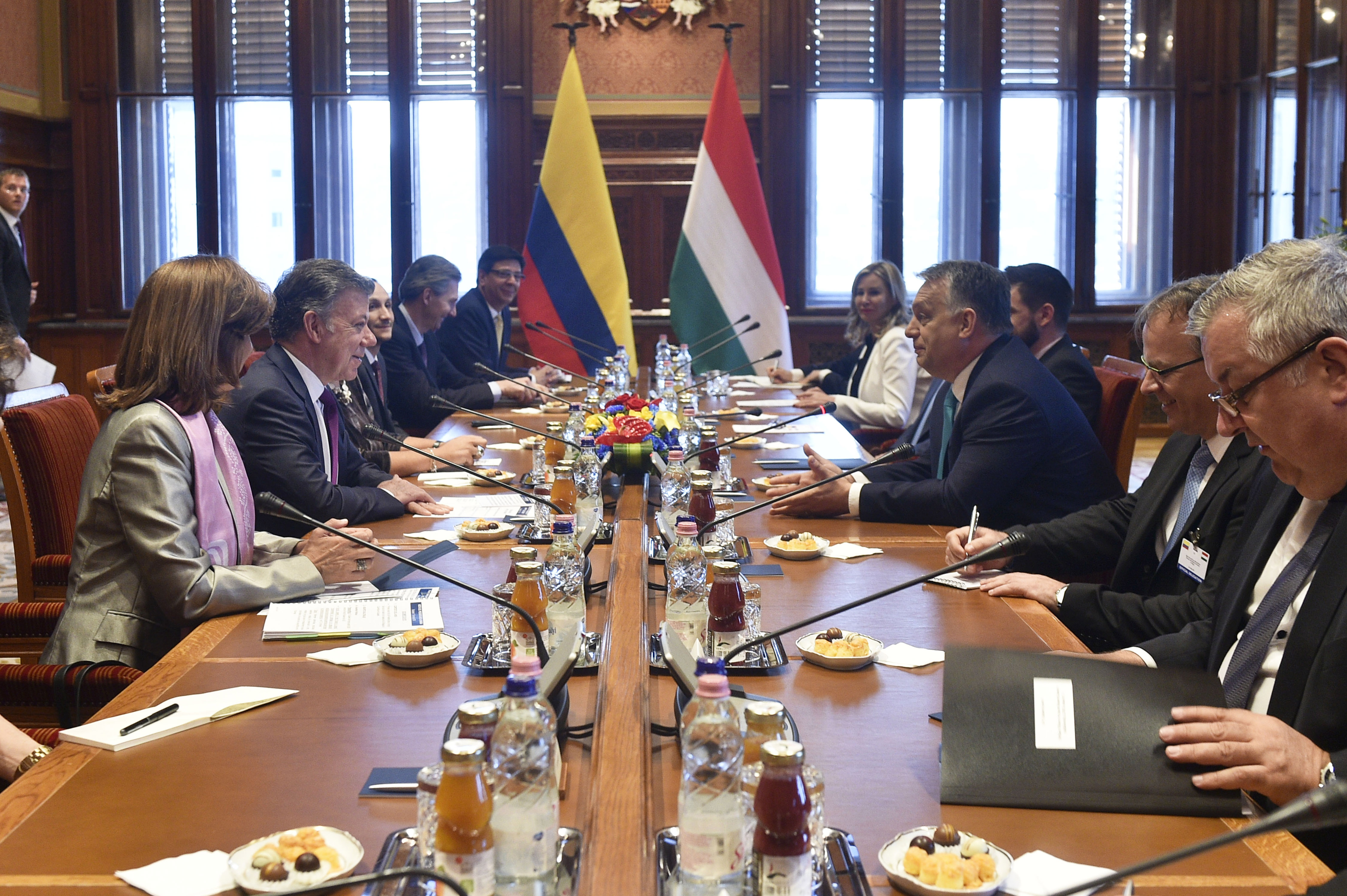 En la primera visita oficial de un Presidente colombiano a Hungría, Juan Manuel Santos estrechó los lazos de cooperación con este país