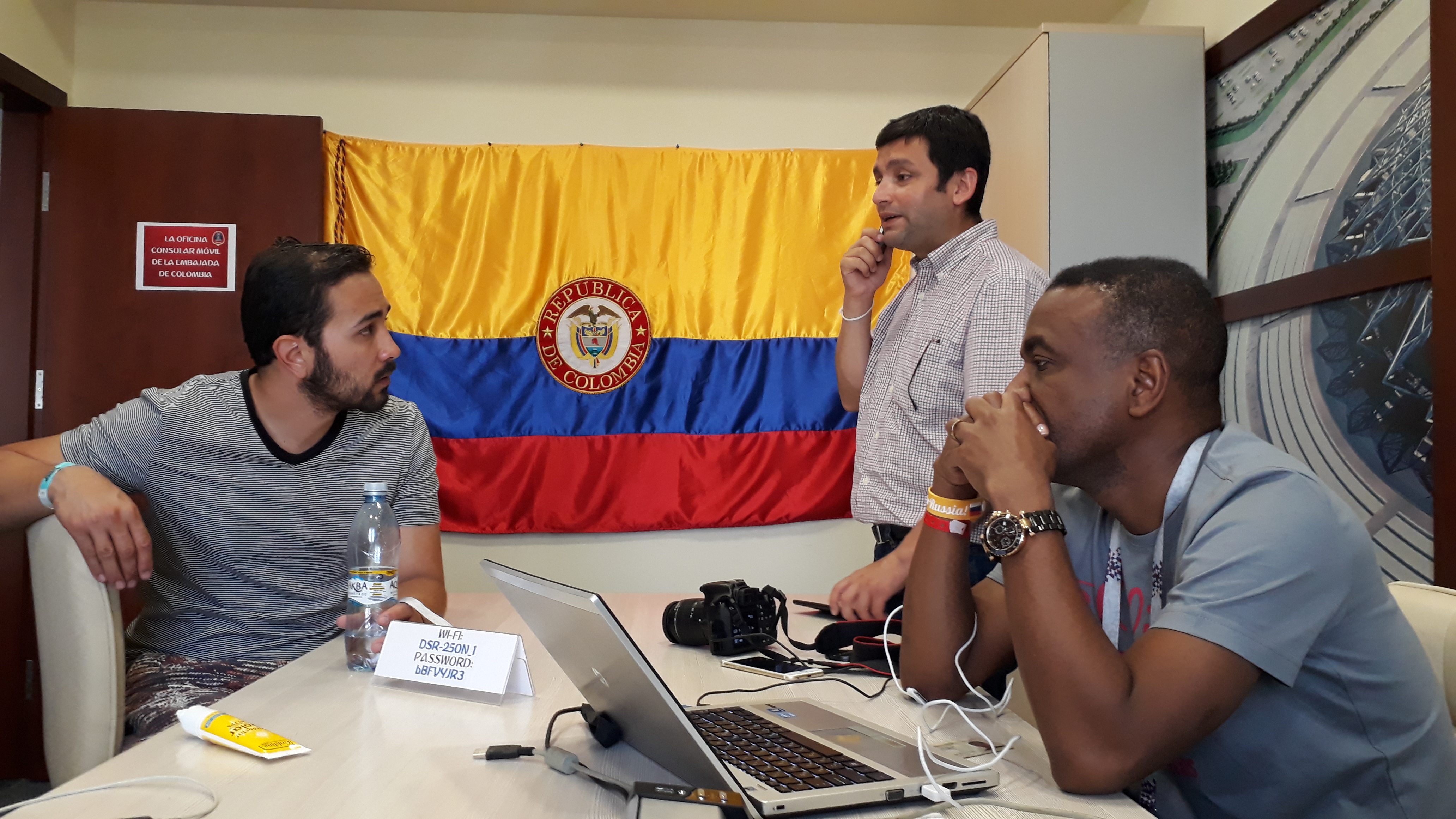 Con 192 asistencias brindadas, la 'Selección Consular' de la Cancillería llega a los octavos de final del Mundial y sigue acompañando a los colombianos en esta competencia