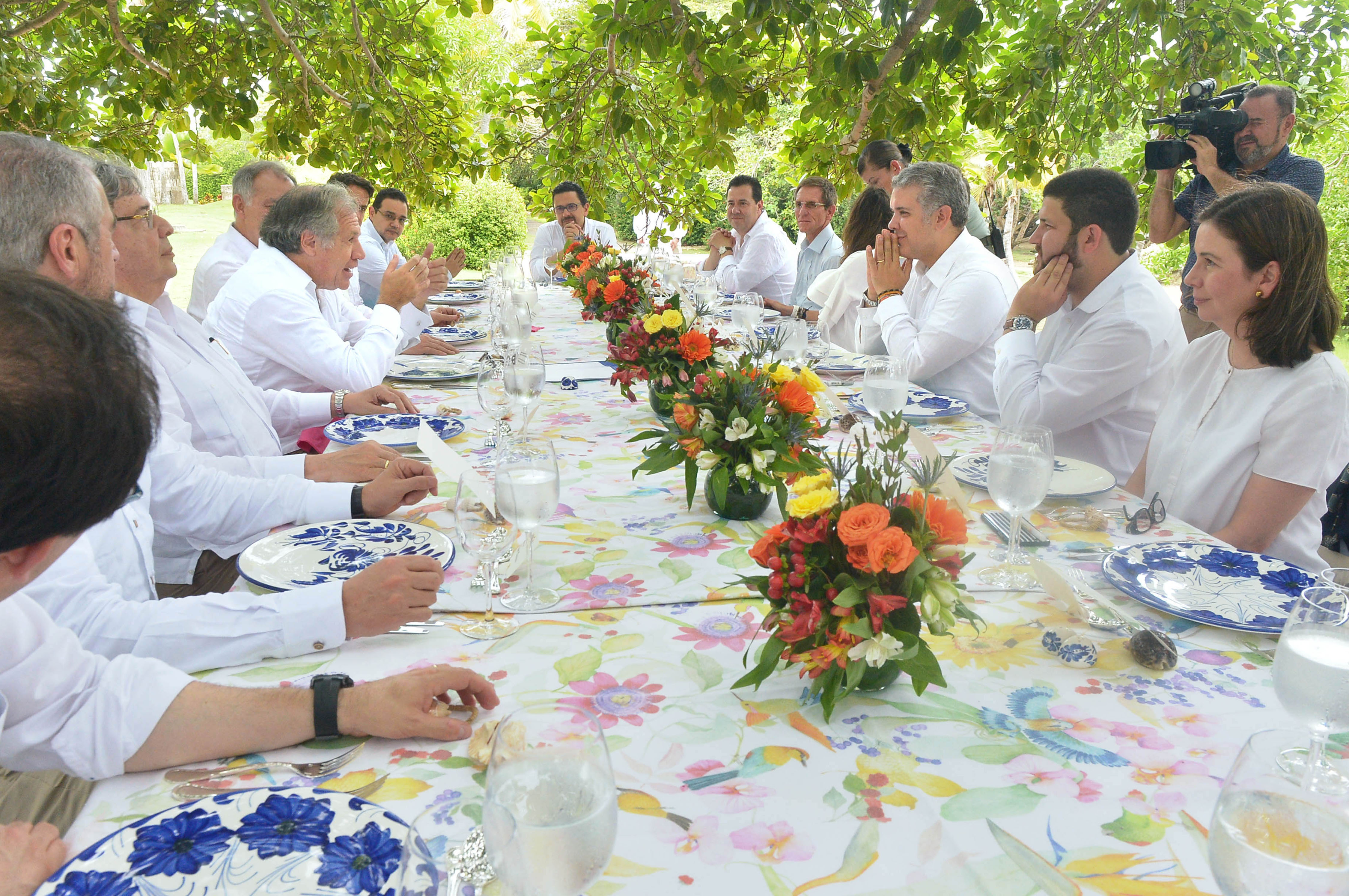 El Presidente de Colombia, Iván Duque, el Canciller Carlos Holmes Trujillo y Secretario General de la OEA dialogaron sobre crisis migratoria