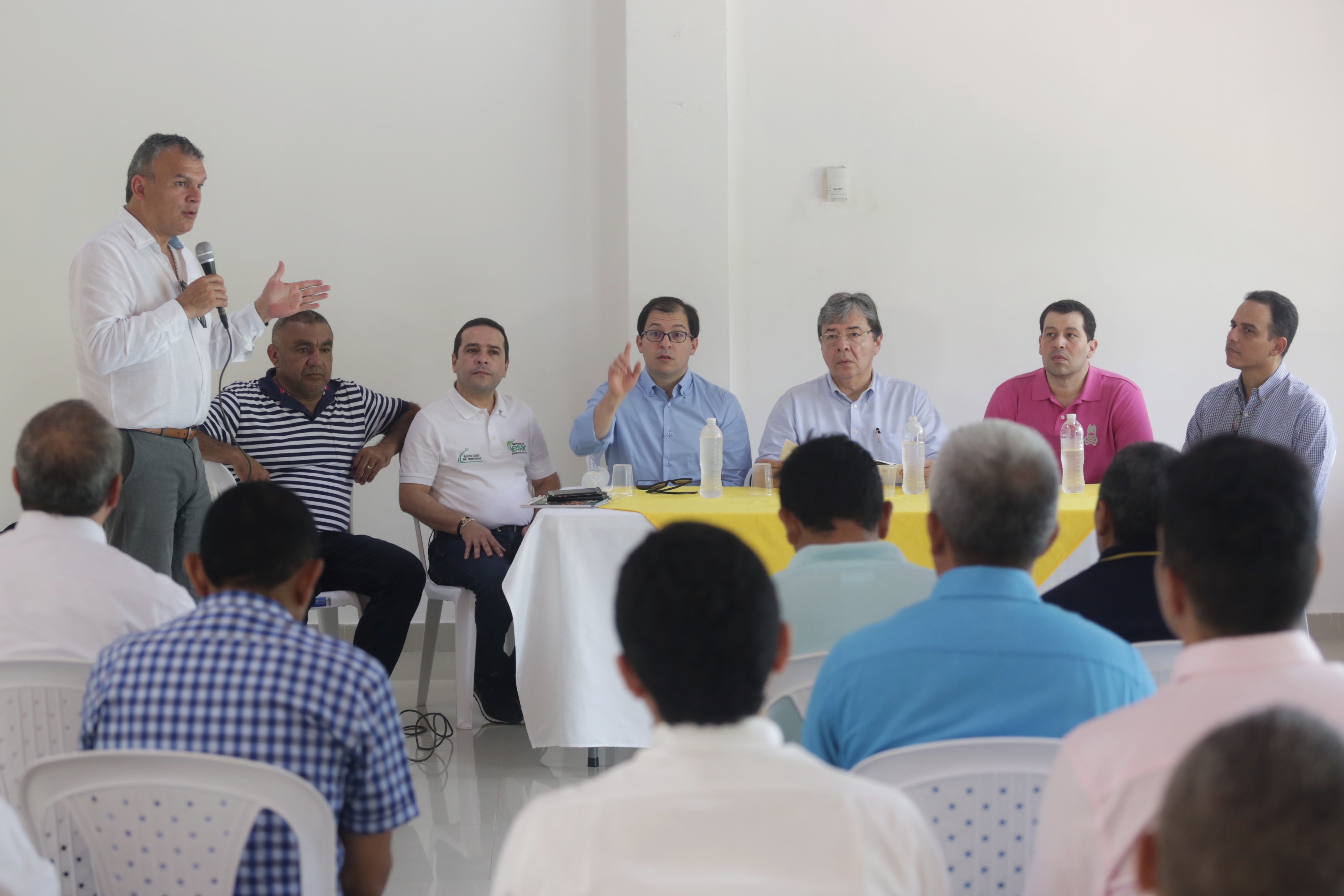 En La Paz, el Canciller se reunió con la comunidad para dialogar sobre impacto de migración venezolana en el municipio