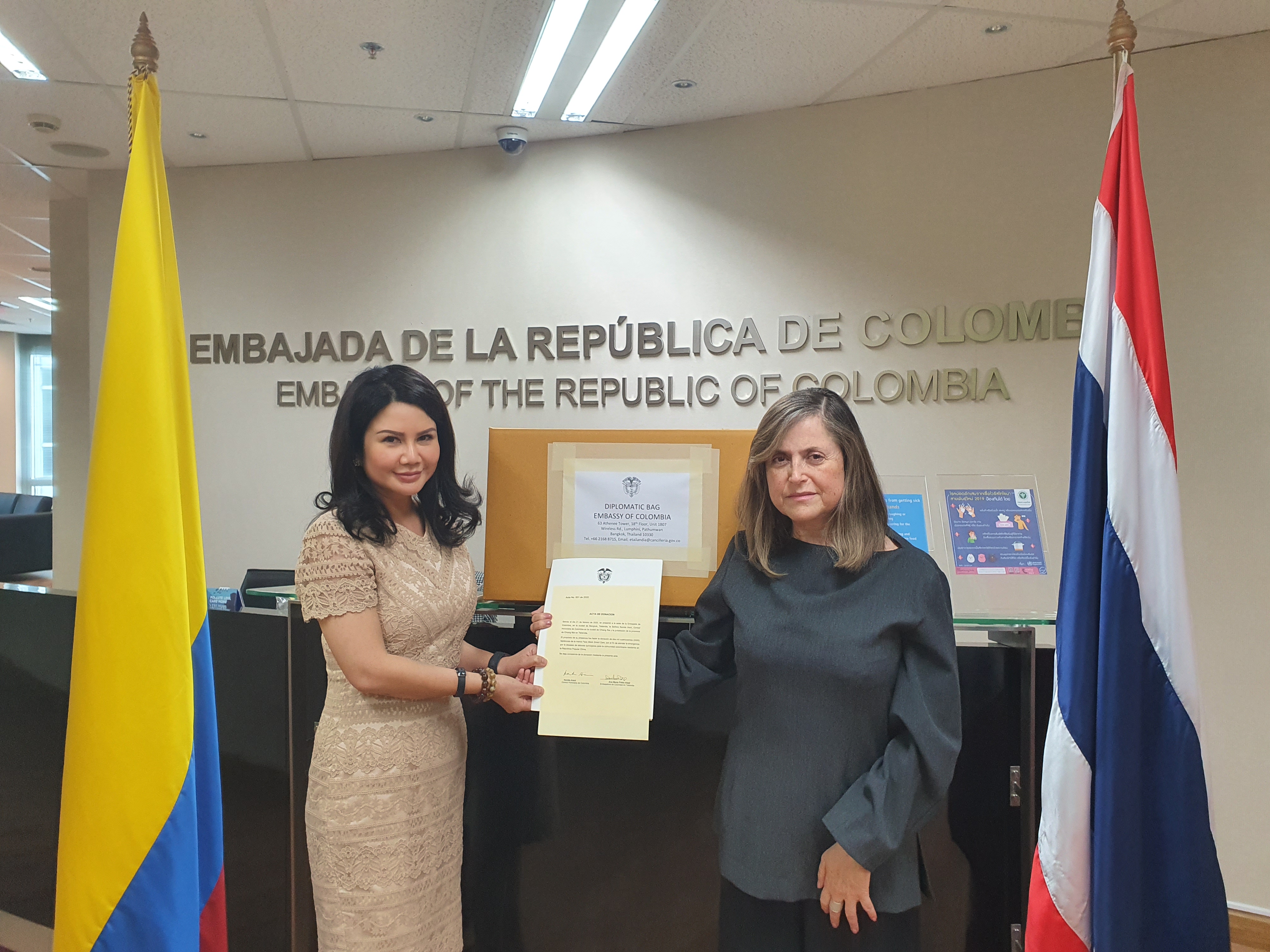 Compañía tailandesa realizó donación de 2.400 tapabocas quirúrgicos para la comunidad colombiana en China