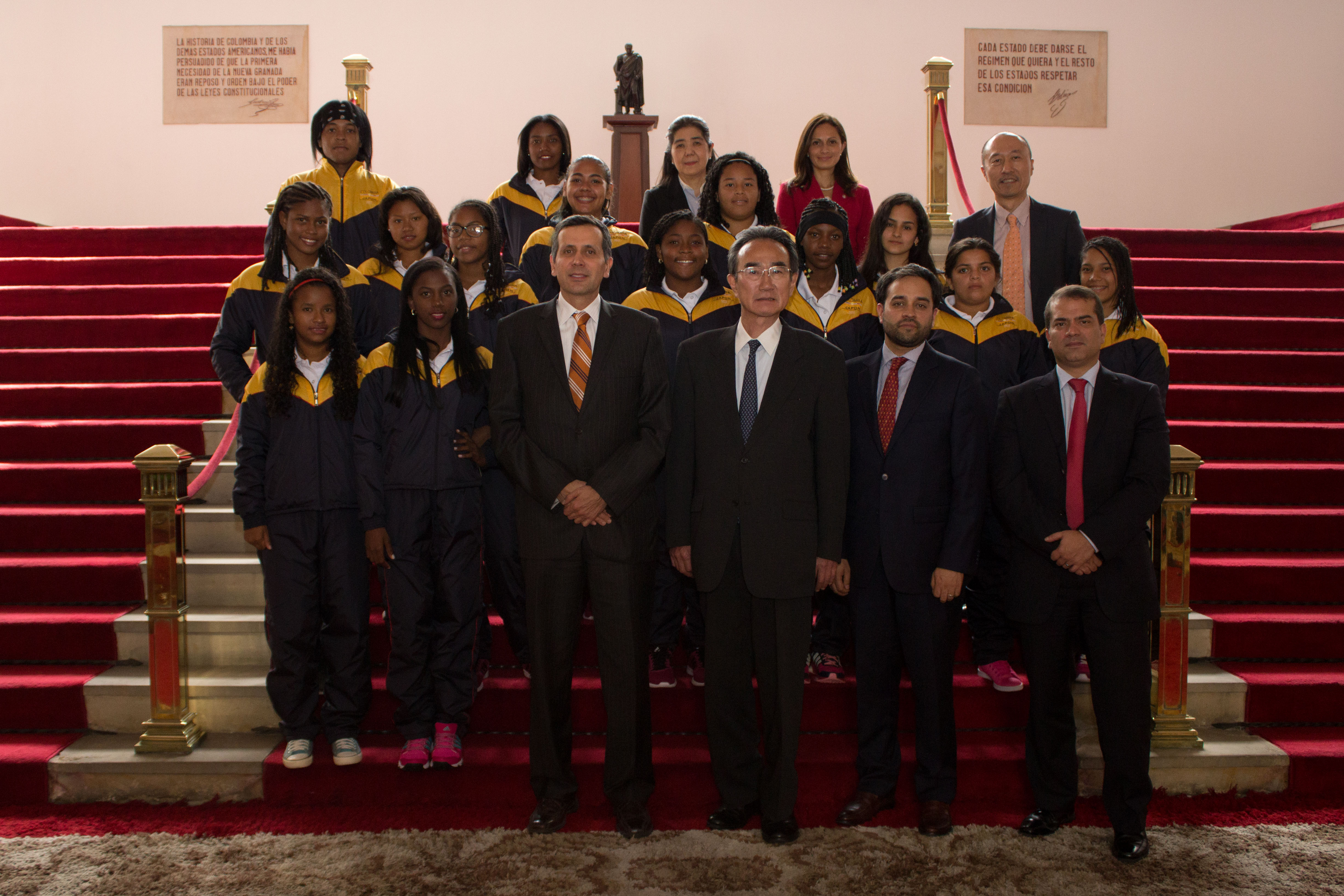 Viceministro Francisco Echeverri se reunió con jóvenes deportistas de Riohacha y Buenaventura que viajarán Japón en intercambio de rugby 