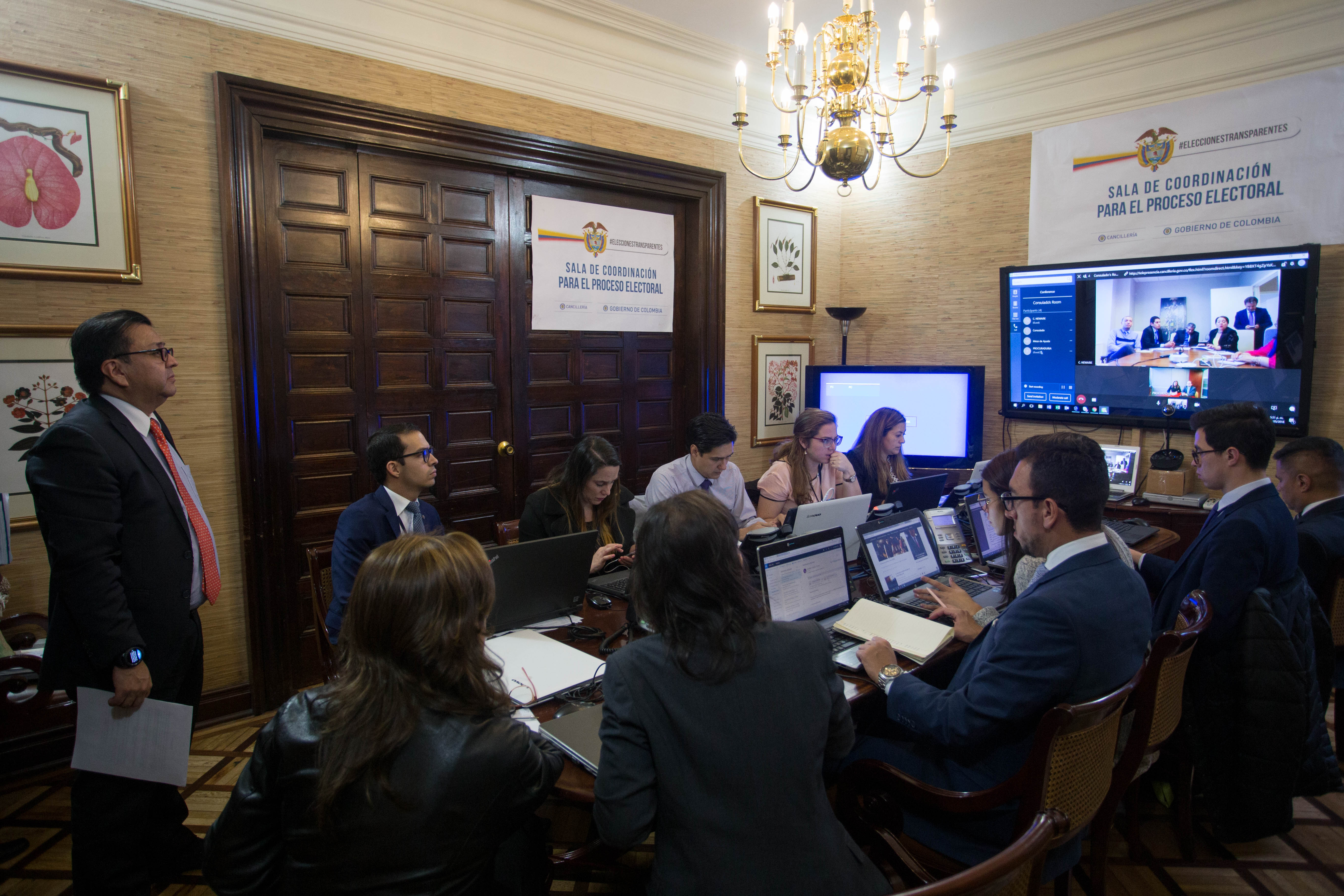 Cancillería monitorea las elecciones en el exterior en Sala de Coordinación para el Proceso Electoral instalada en Bogotá