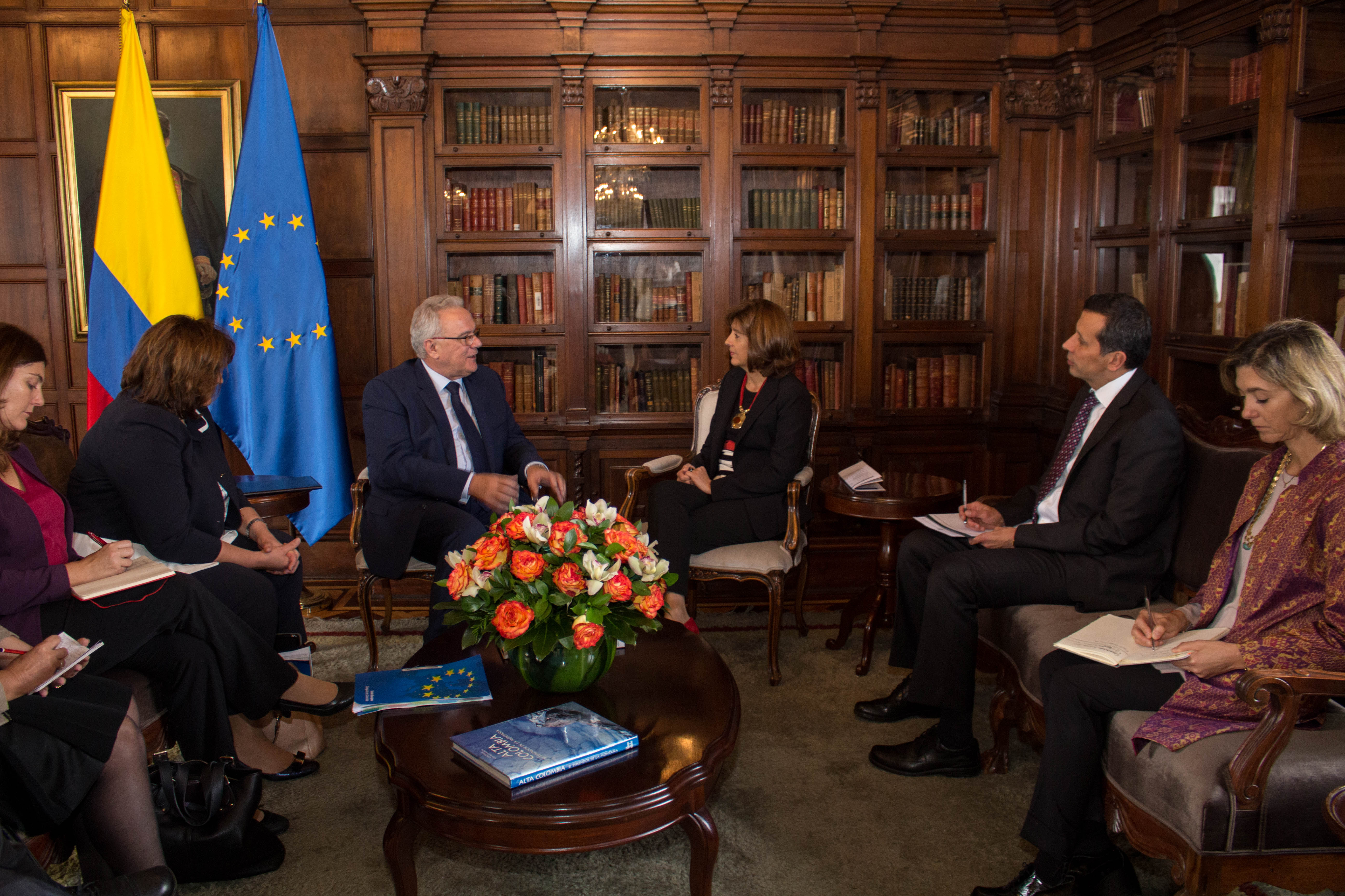 Neven Mimica, Comisario para la Cooperación Internacional y el Desarrollo de la Unión Europea sostuvo encuentro bilateral con la Canciller Holguín