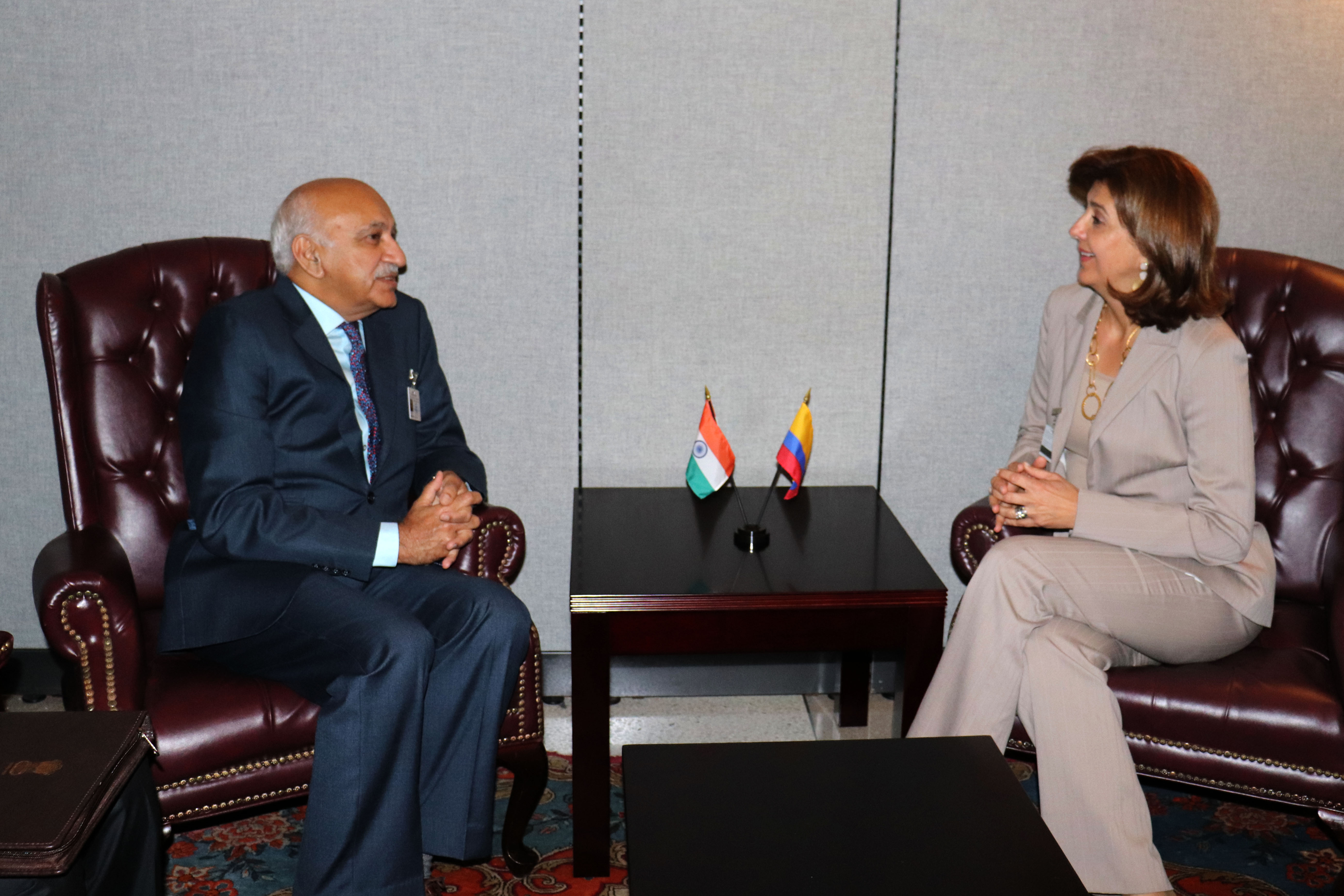La Canciller Holguín y el Ministro de Estado para Relaciones Exteriores de la India, Mubashar Akbar, sostuvieron una reunión bilateral en Nueva York