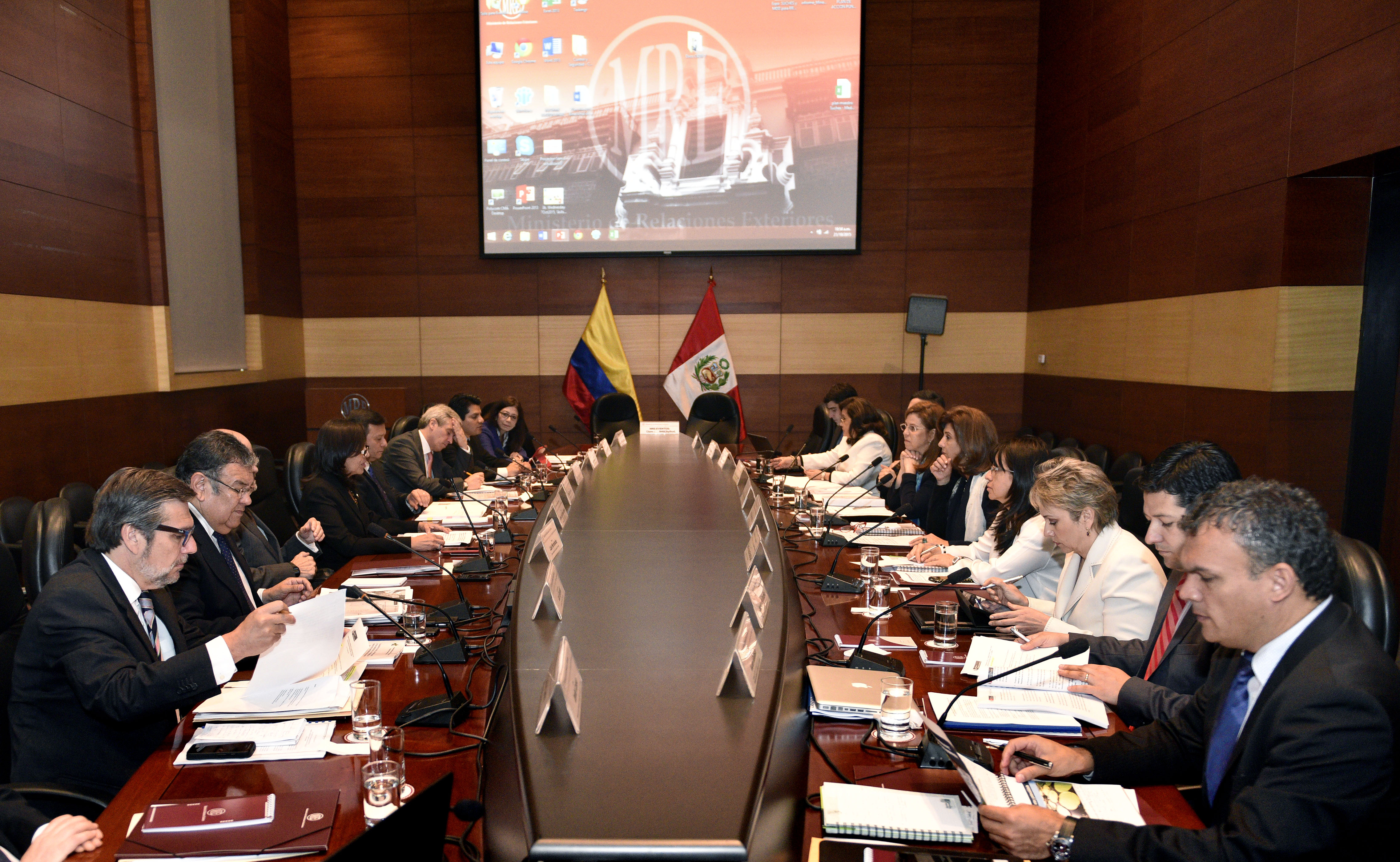 Canciller María Ángela Holguín y su homóloga de Perú, Ana María Sánchez prepararon el Segundo Gabinete Binacional que se realizará en Medellín 