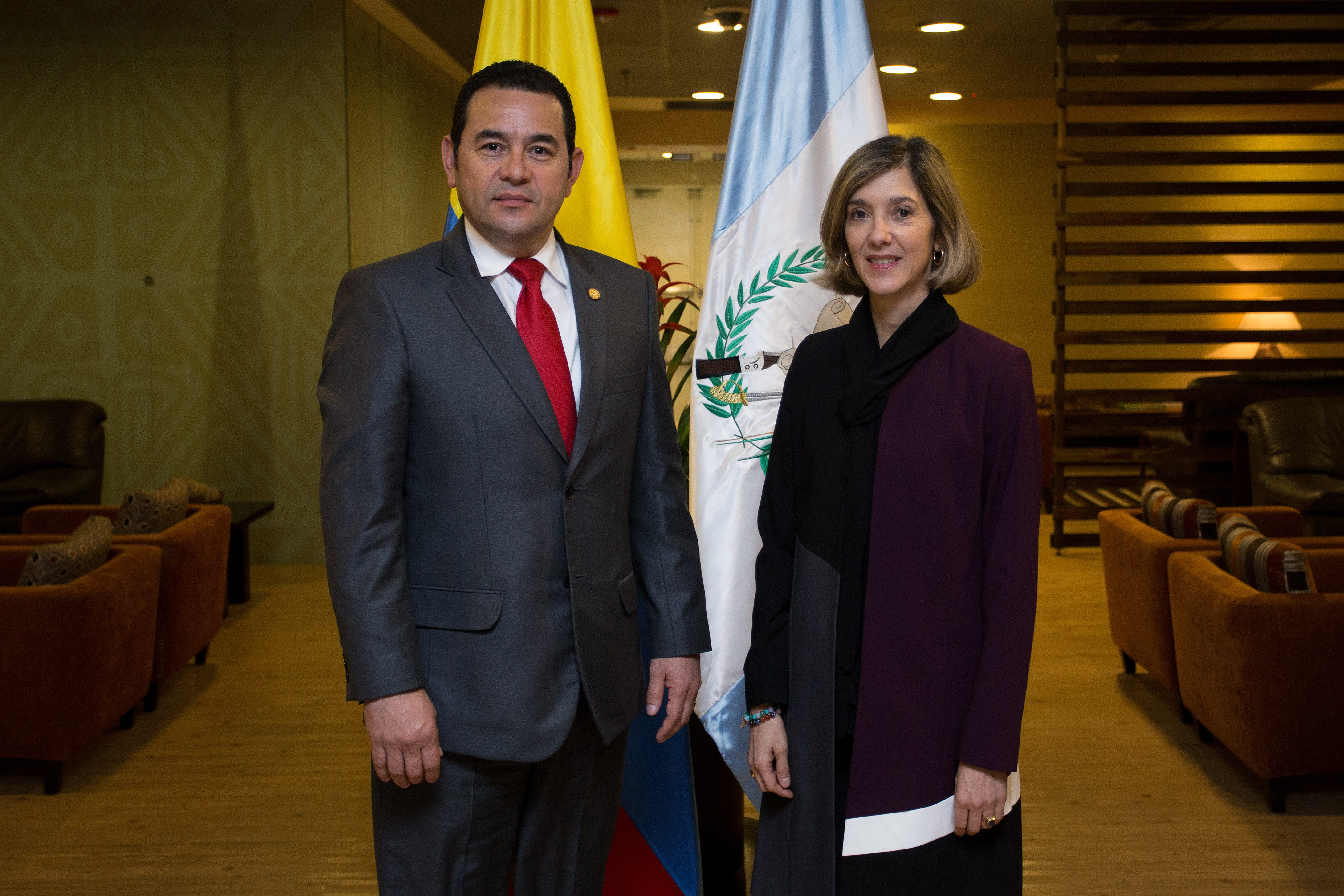 Presidente de Guatemala Jimmy Morales llega a Bogotá para reunirse con el Jefe de Estado colombiano, Juan Manuel Santos. Viceministra Patti Londoño le dio la bienvenida al país