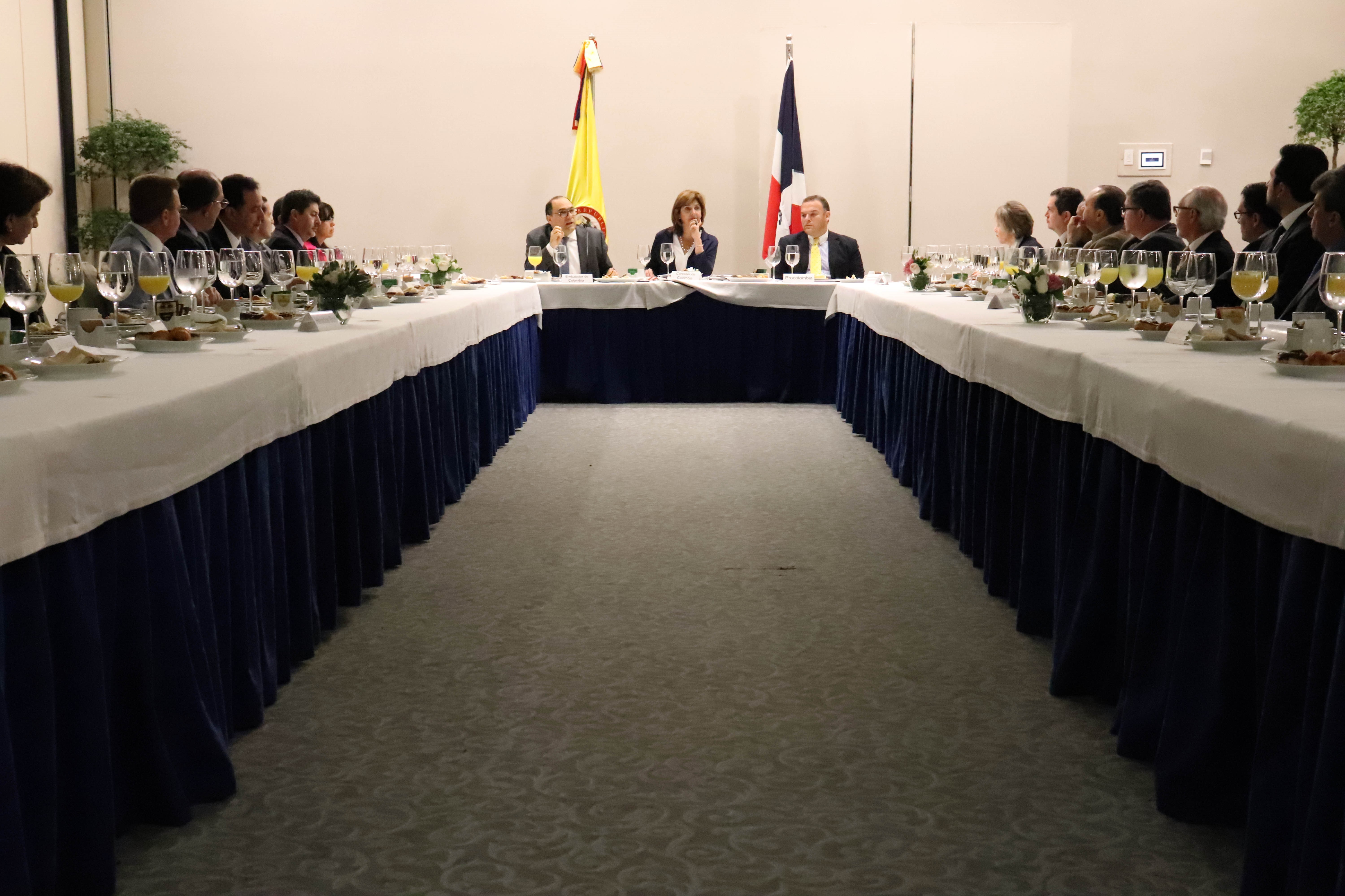 Canciller María Ángela Holguín se reunió con el Círculo Empresarial Colombia 
