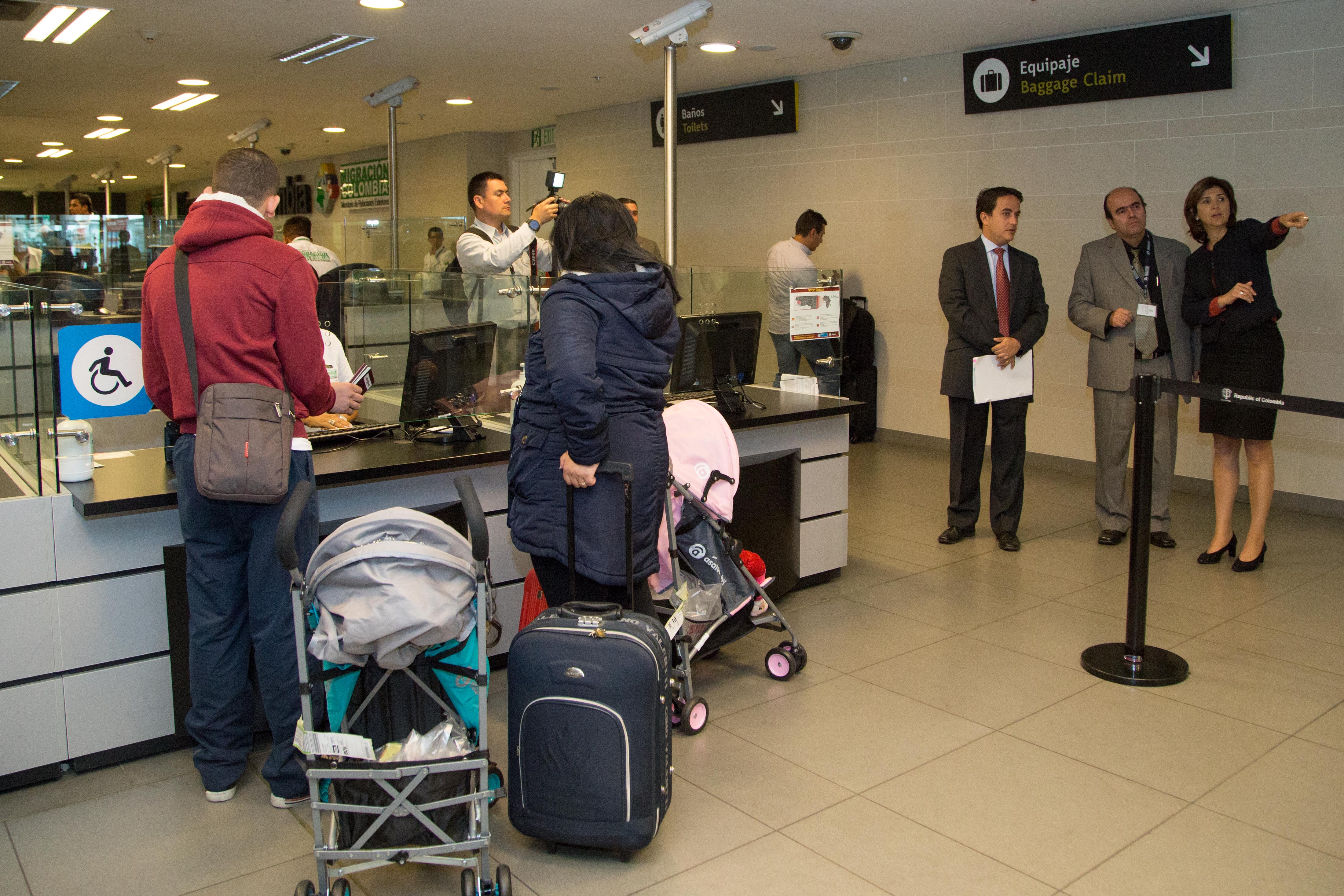 Canciller recorrió Puesto Migratorio de Bogotá con el fin de preparar el plan que se activará para vacaciones y Copa América