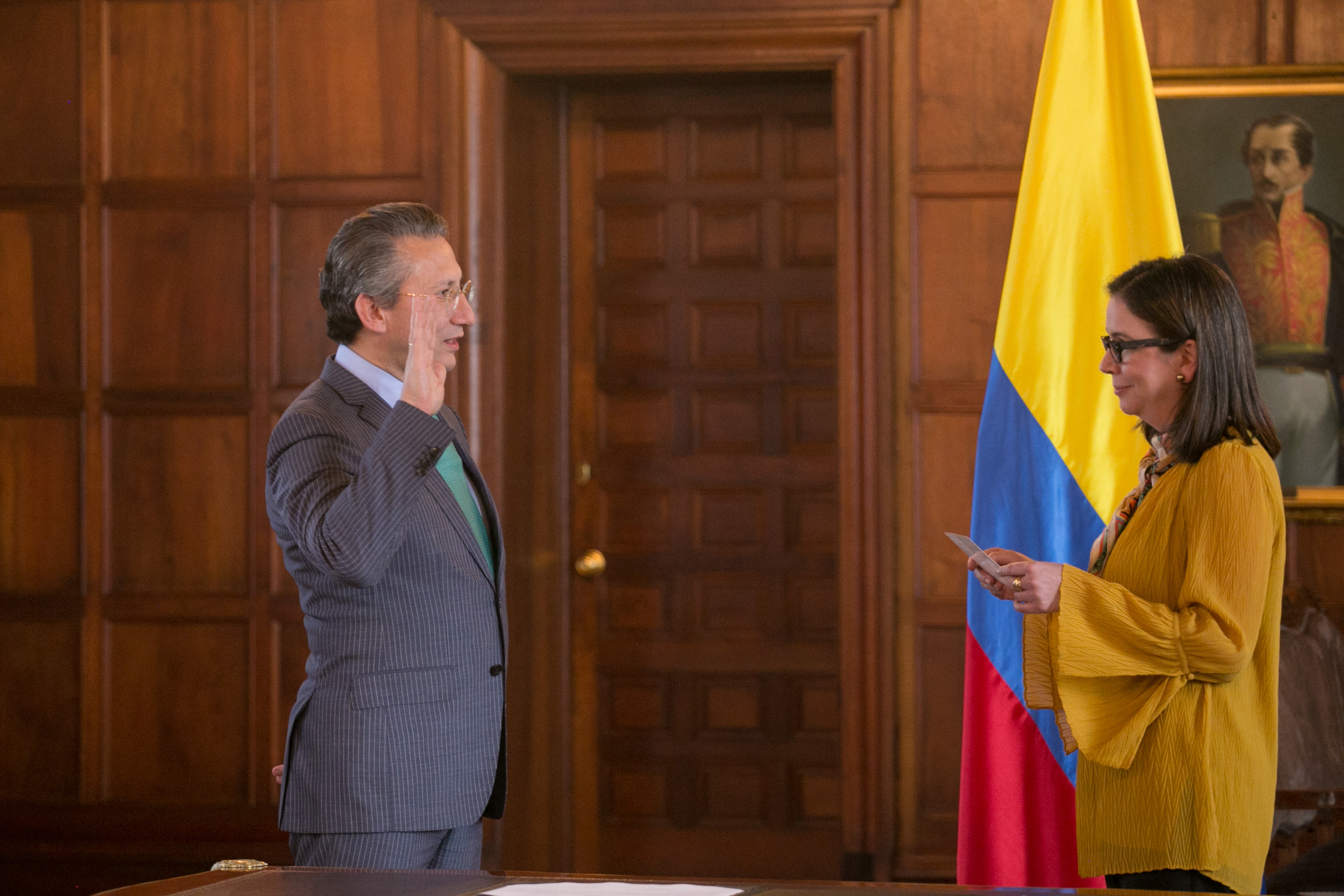 Embajador de carrera diplomática asumió como Secretario de la Cancillería de Colombia