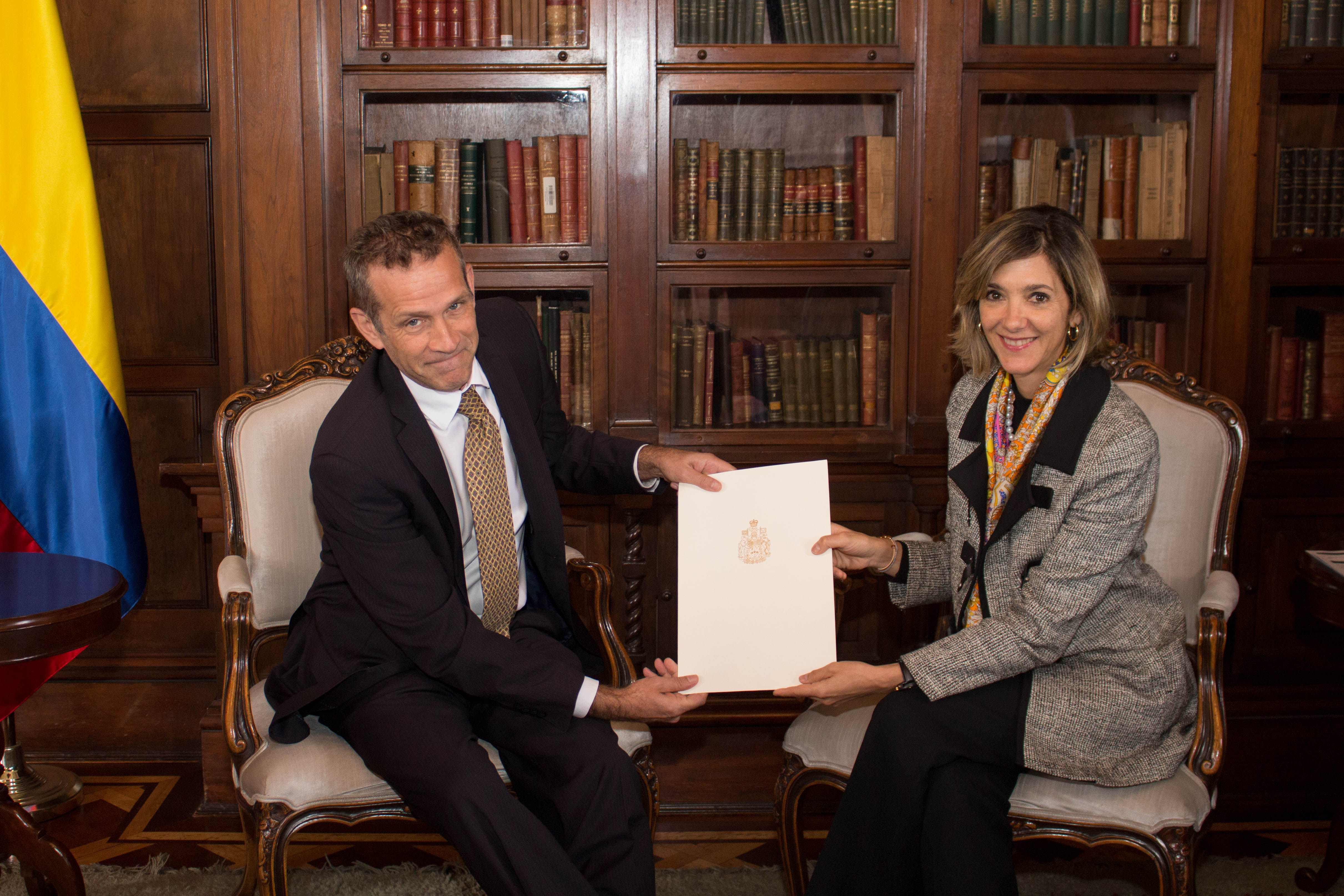 Embajador de Canadá en Colombia, Marcel Lebleu, presentó las copias de Cartas Credenciales a la Canciller (e), Patti Londoño