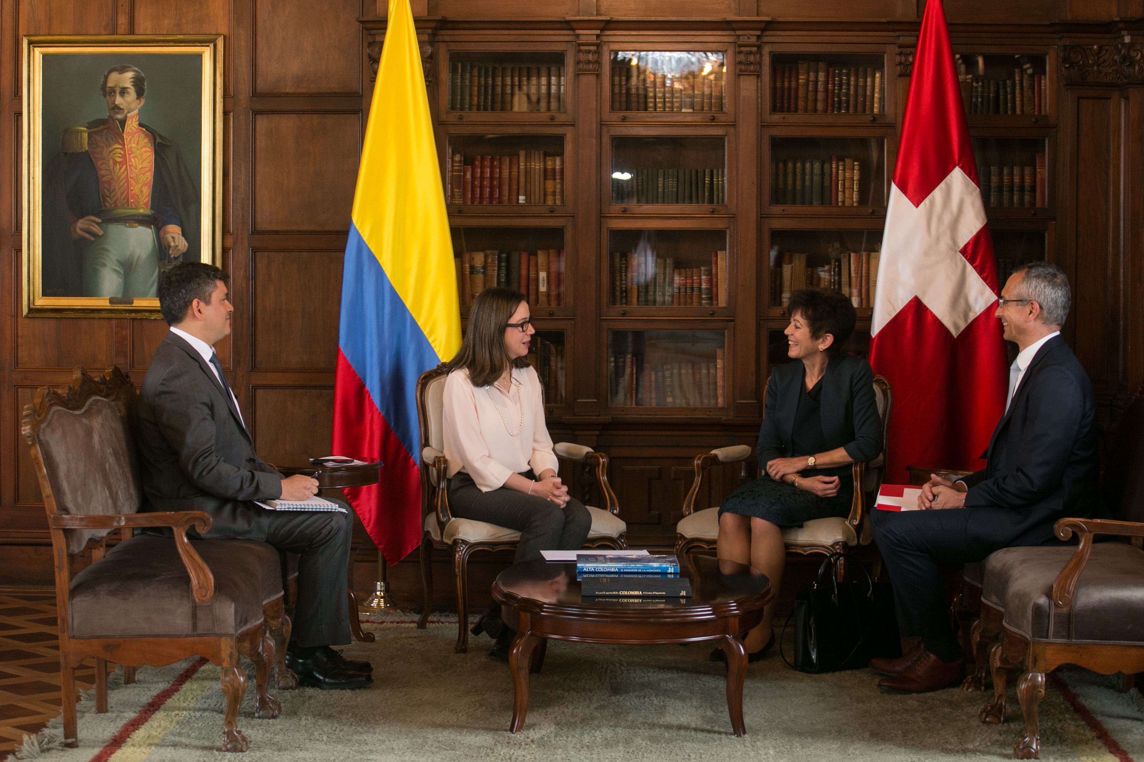 La nueva Embajadora de Suiza en Colombia presentó copias de cartas credenciales a la Canciller encargada
