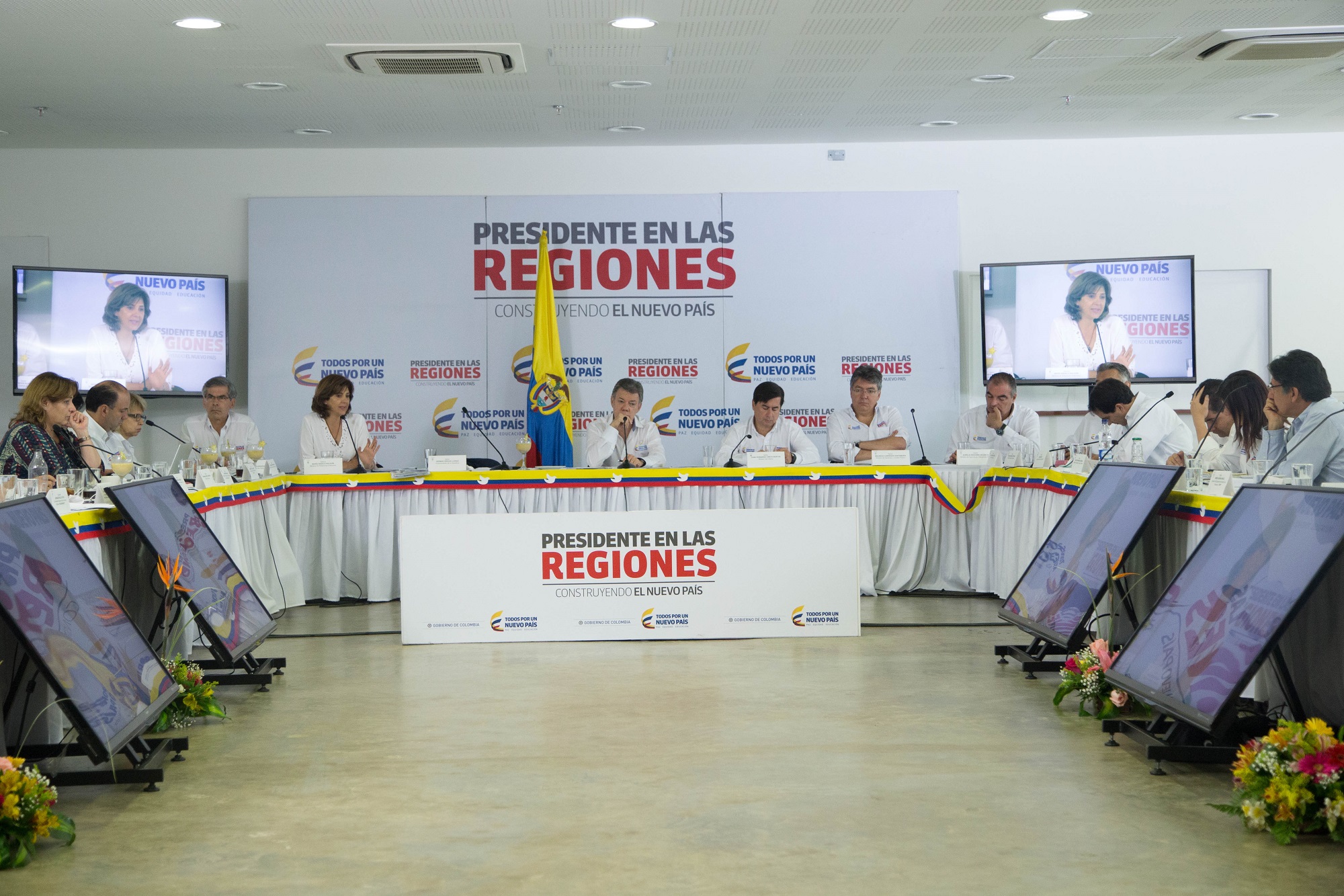 La canciller explica sobre el proceso para expedir el nuevo pasaporte en el consejo de ministros