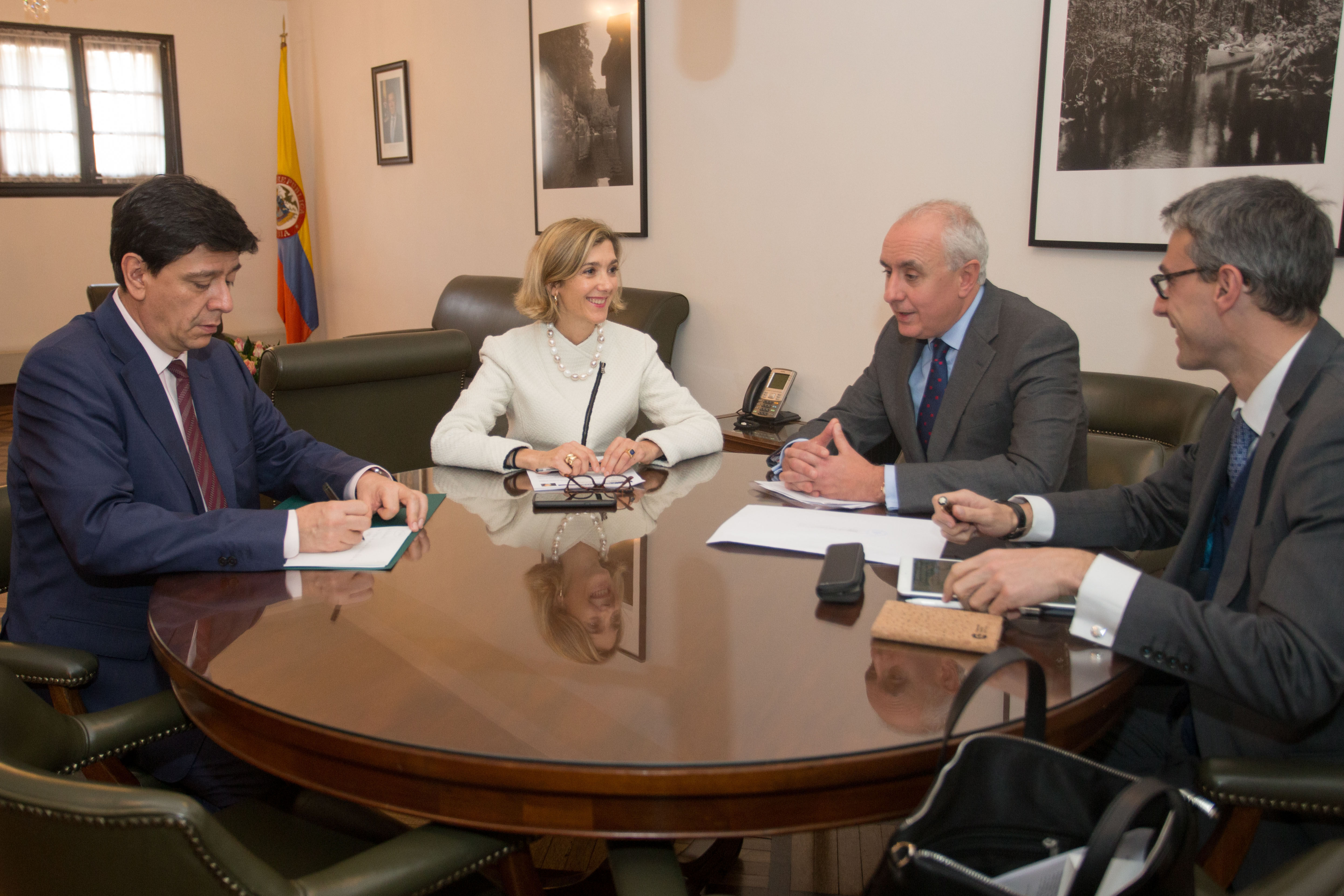 Viceministra de Relaciones Exteriores y Embajador de España en Colombia revisaron los temas de la agenda bilateral