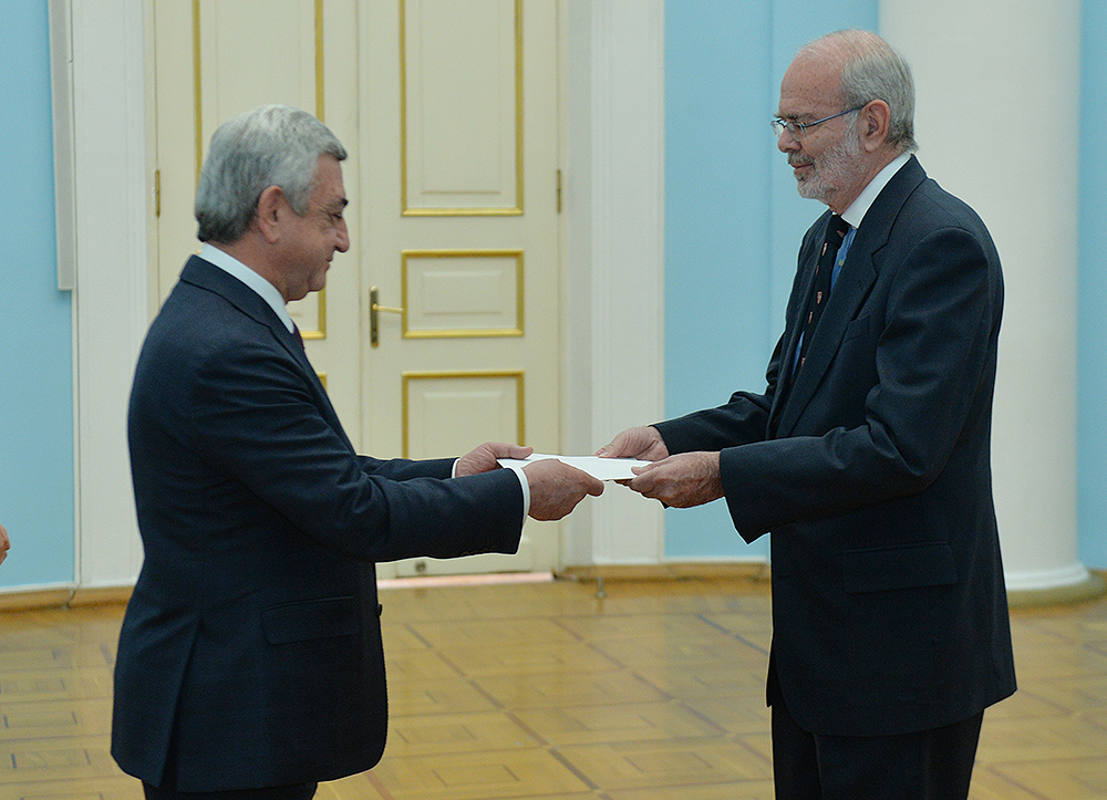 Embajador de Colombia en Rusia presentó cartas credenciales ante el Presidente de la República de Armenia