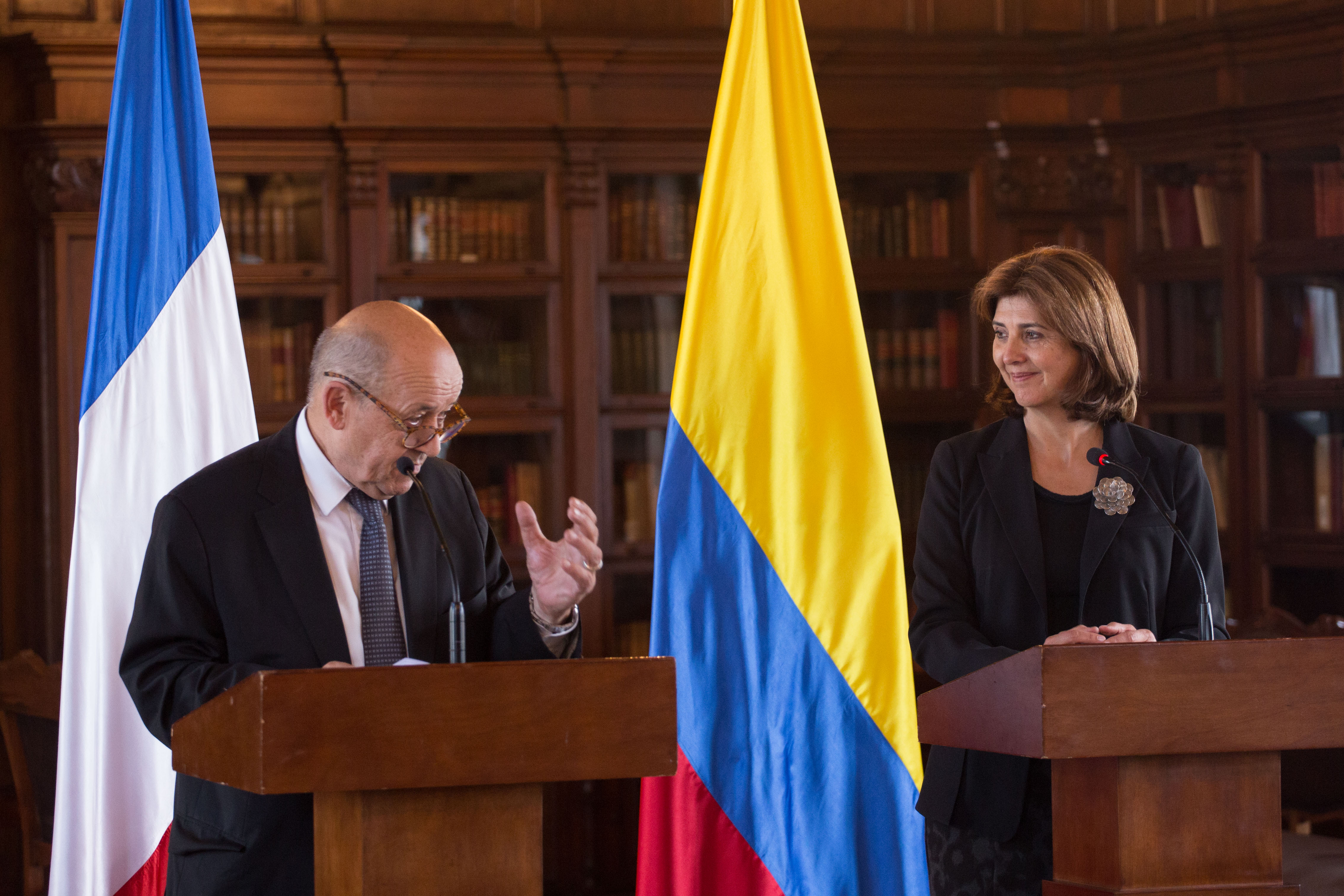 Usted supo volver a dar a Colombia un prestigio internacional: Canciller francés a la Ministra Holguín